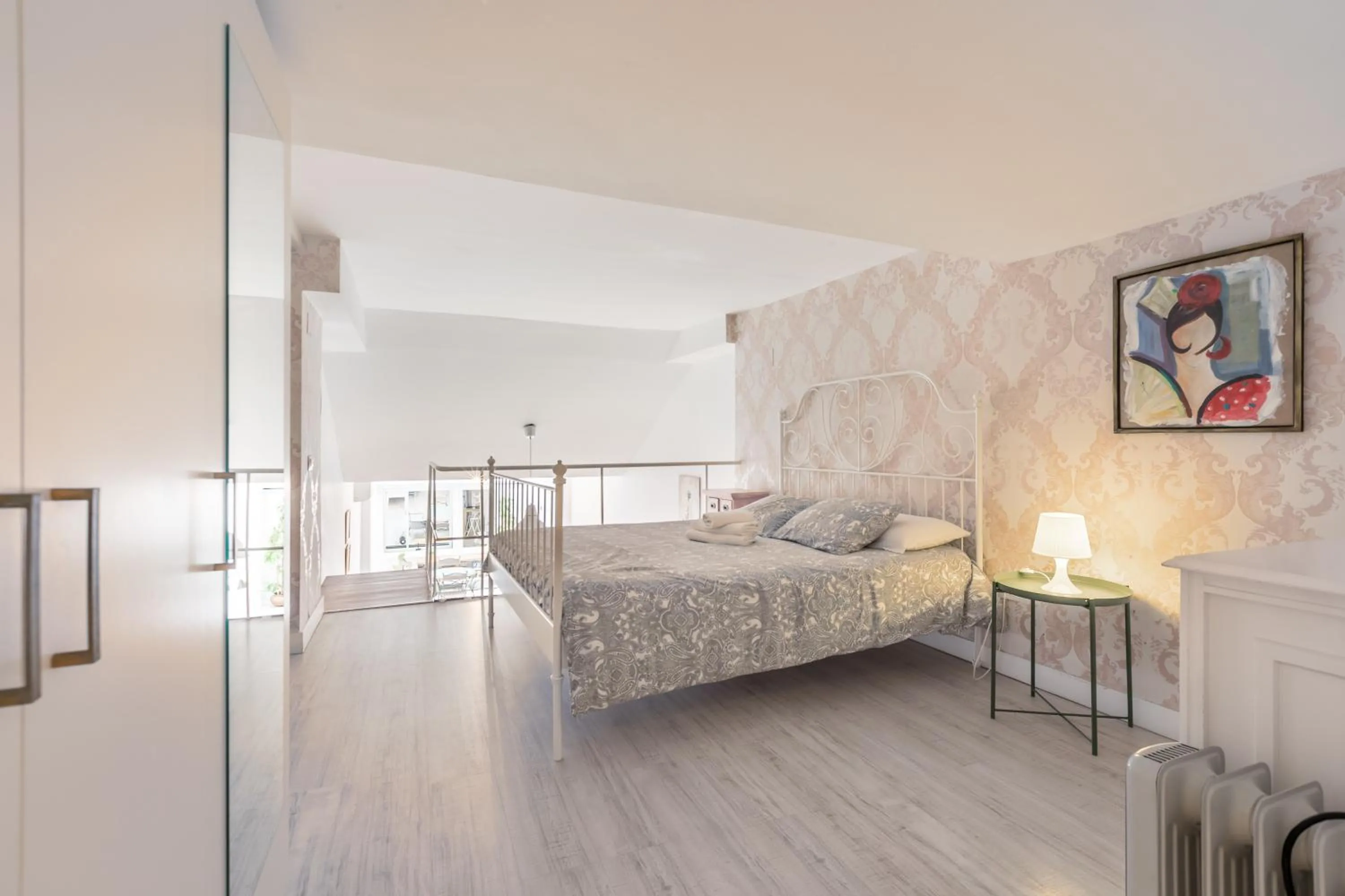 Bed in Dúplex center