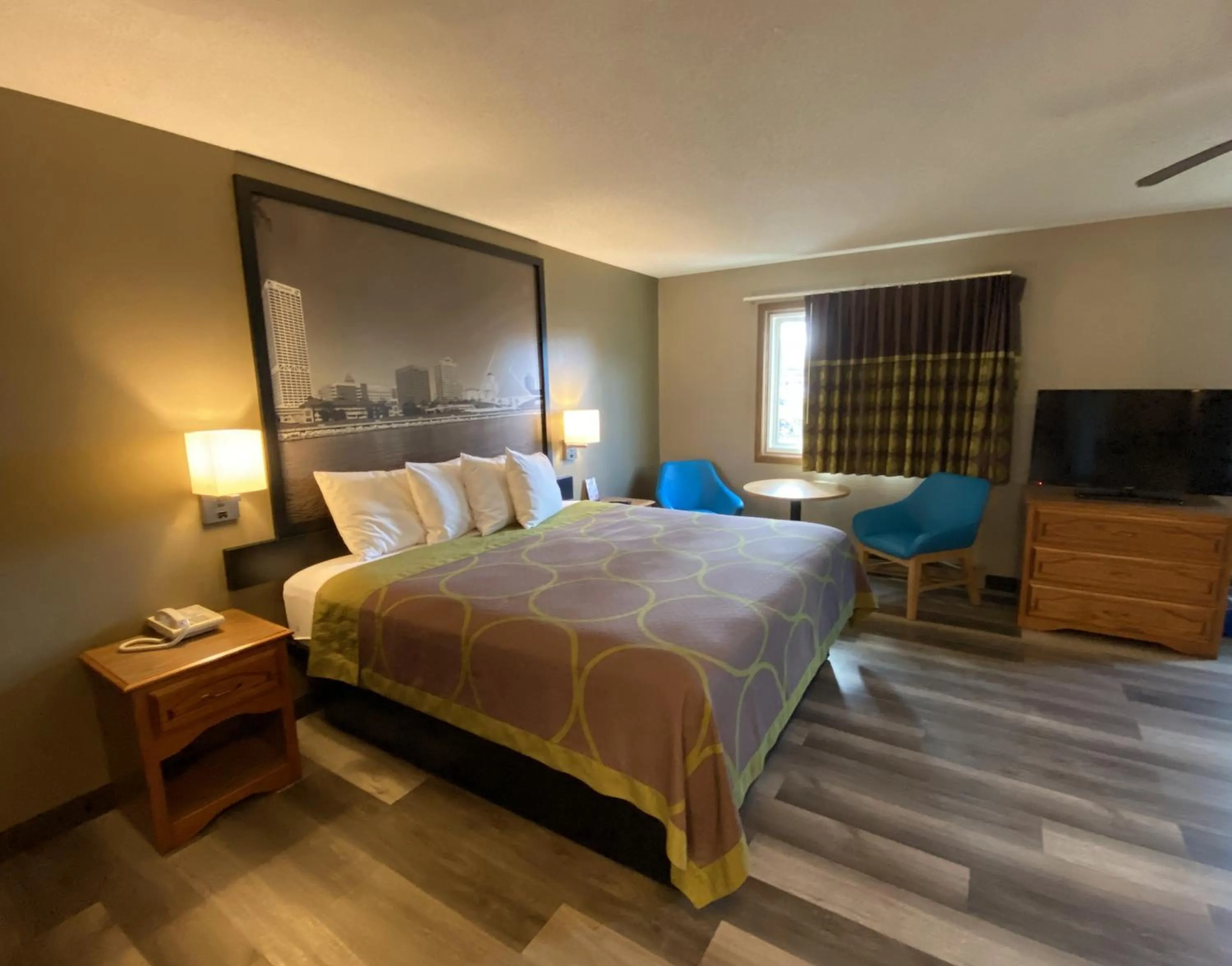 Bed in Super 8 by Wyndham Green Bay Near Stadium