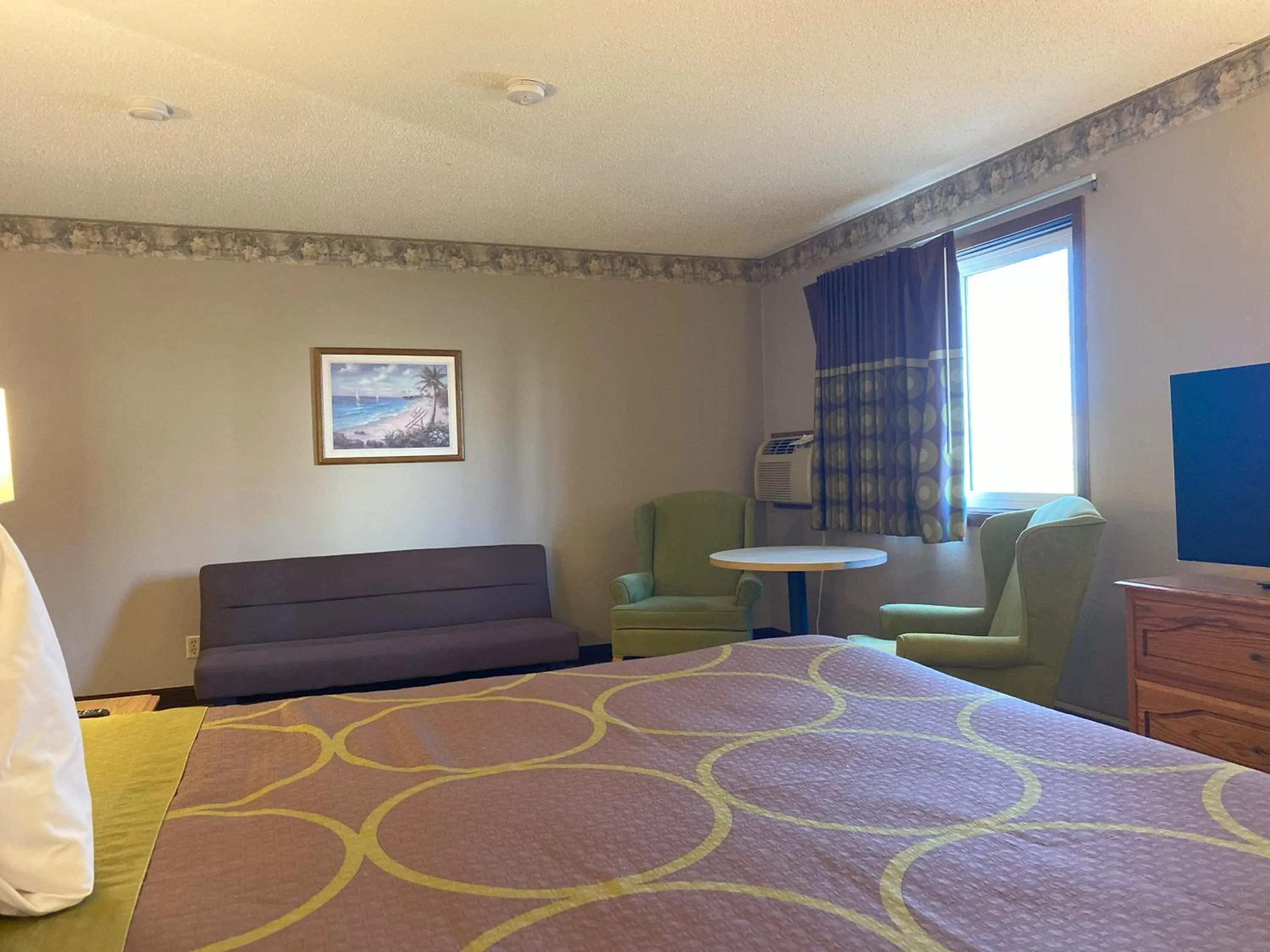 Bed in Super 8 by Wyndham Green Bay Near Stadium