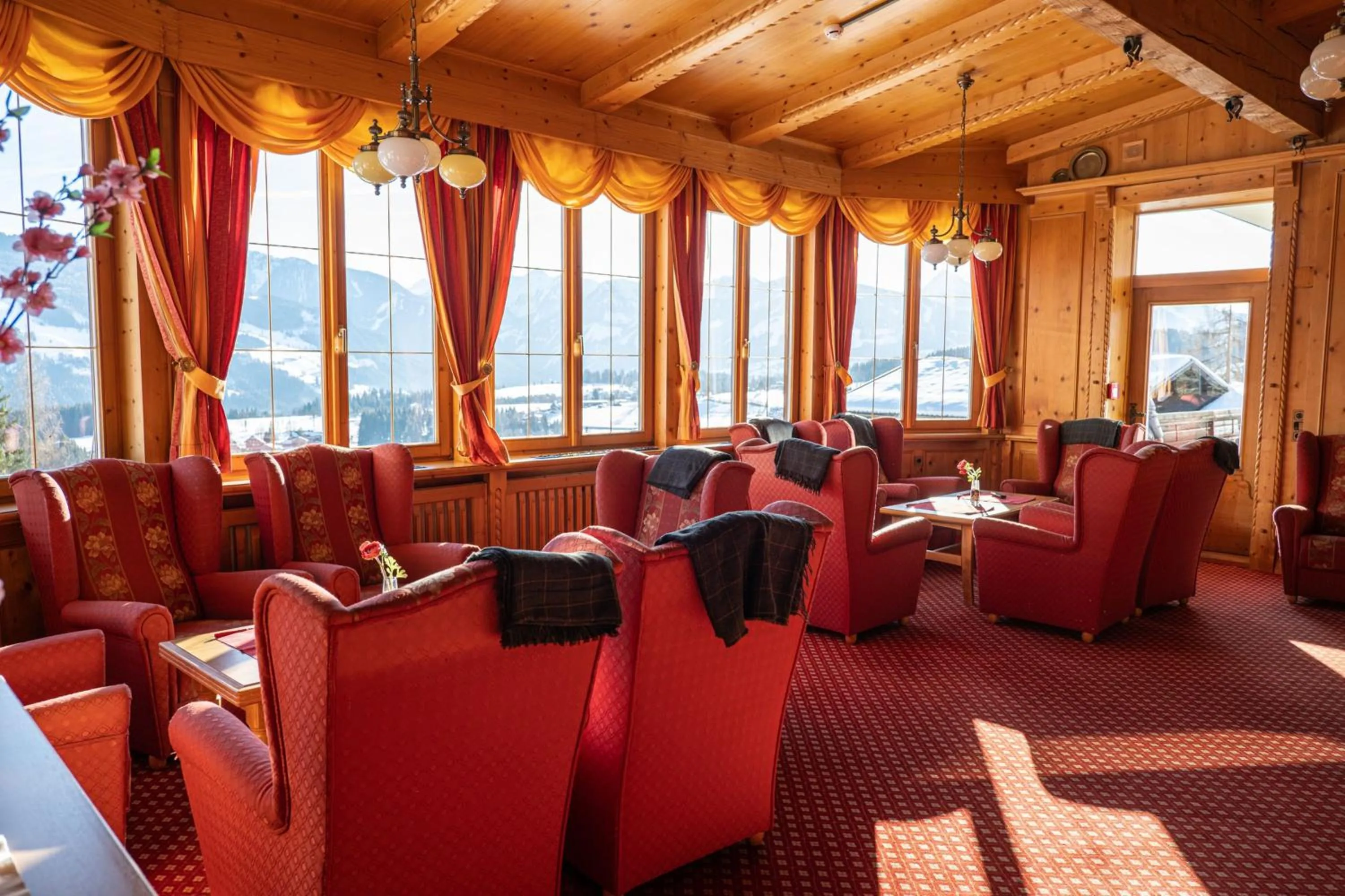 Lounge or bar in Mountain Hotel & Hostel
