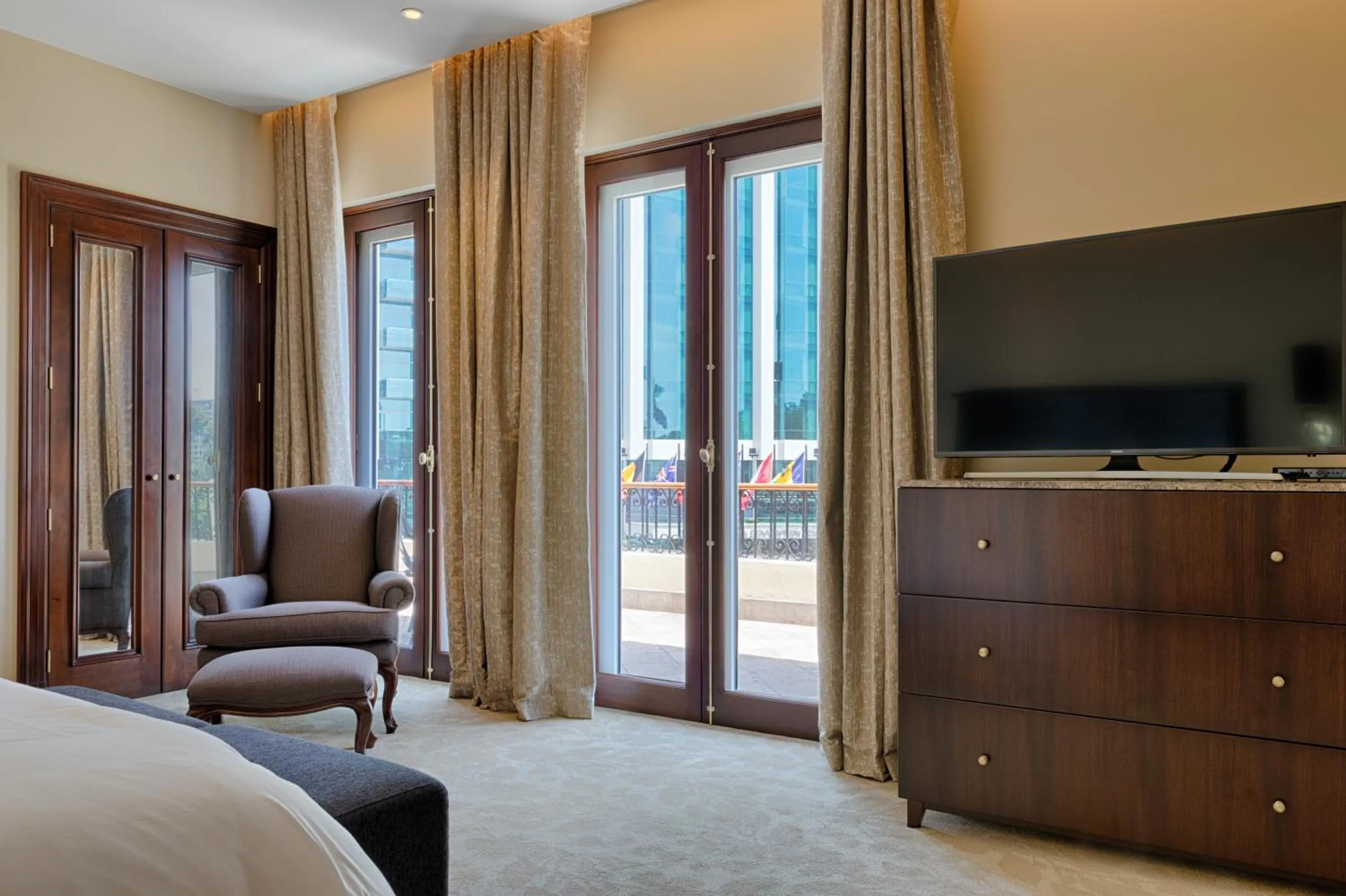 TV and multimedia, Bed in Country Club Lima Hotel – The Leading Hotels of the World