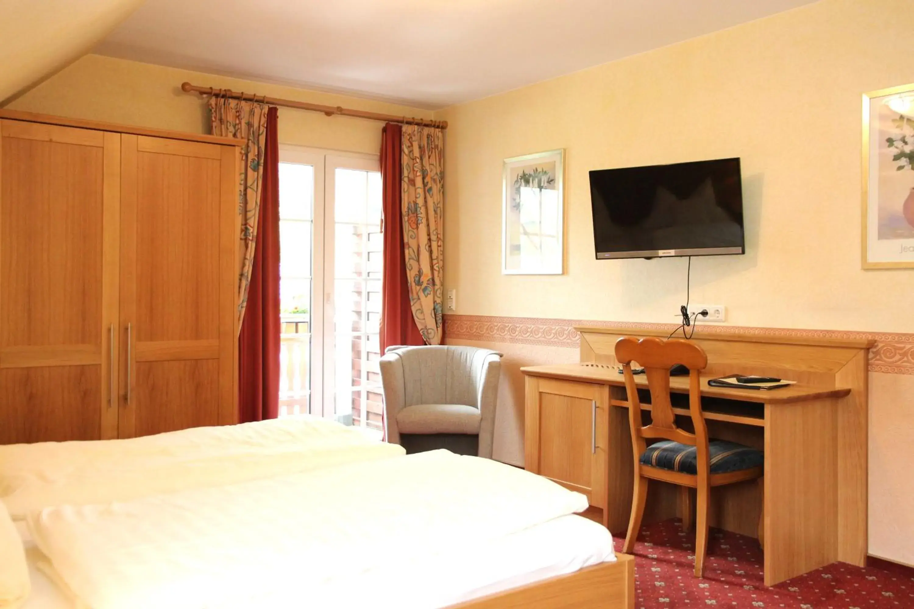 Comfort Double Room with Balcony - single occupancy in Landhaus Lenneper-Führt Comfort Double Room with Balcony - single occupancy in Landhaus Lenneper-Führt