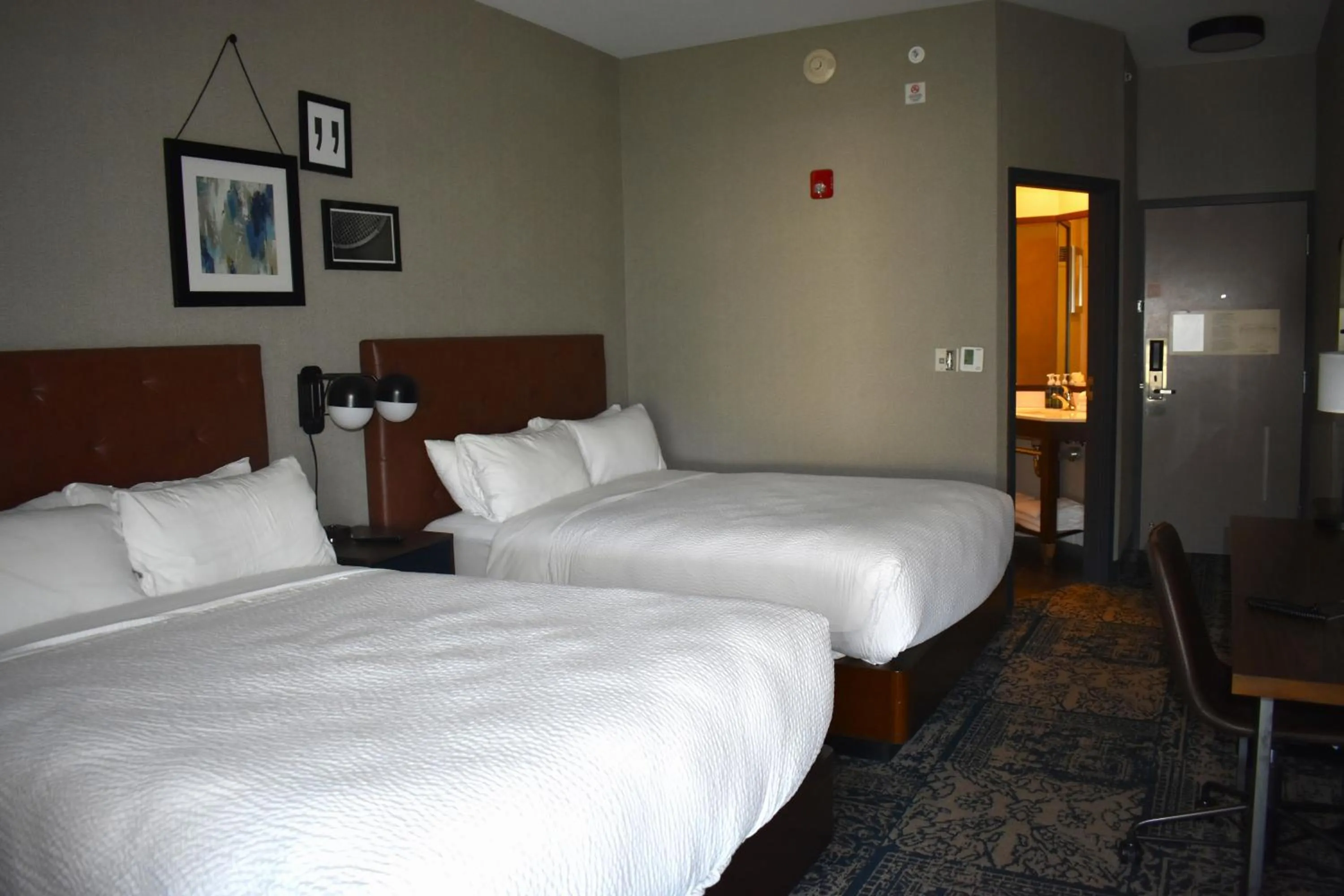 Bedroom, Bed in Four Points by Sheraton Chicago Westchester/Oak Brook