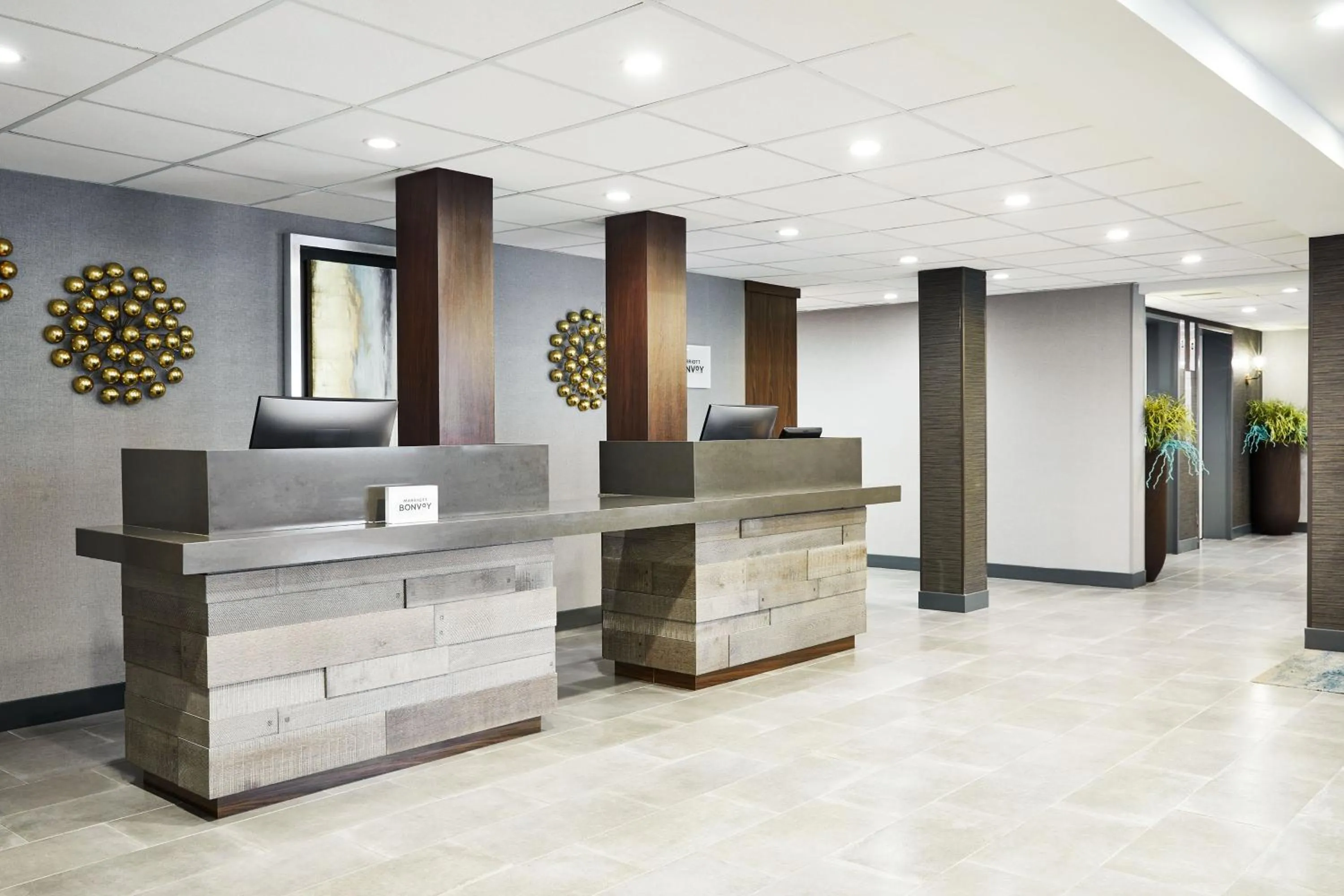 Lobby or reception in Four Points by Sheraton Chicago Westchester/Oak Brook