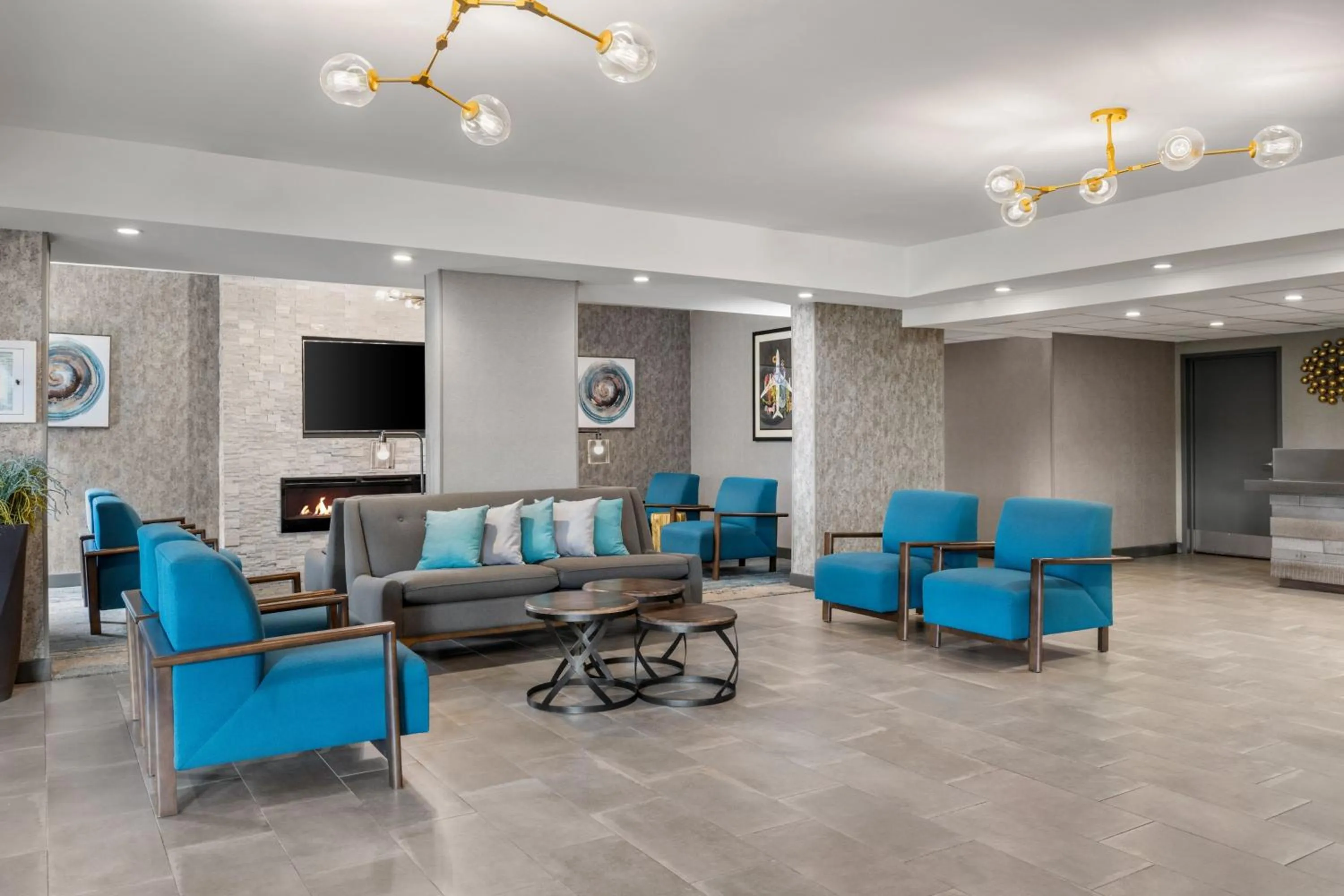 Lobby or reception in Four Points by Sheraton Chicago Westchester/Oak Brook