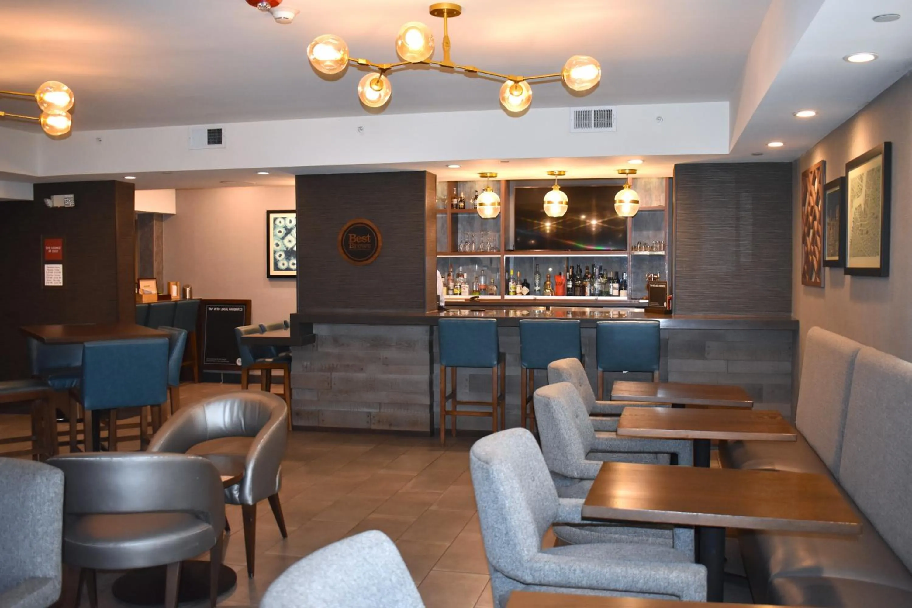 Restaurant/places to eat in Four Points by Sheraton Chicago Westchester/Oak Brook