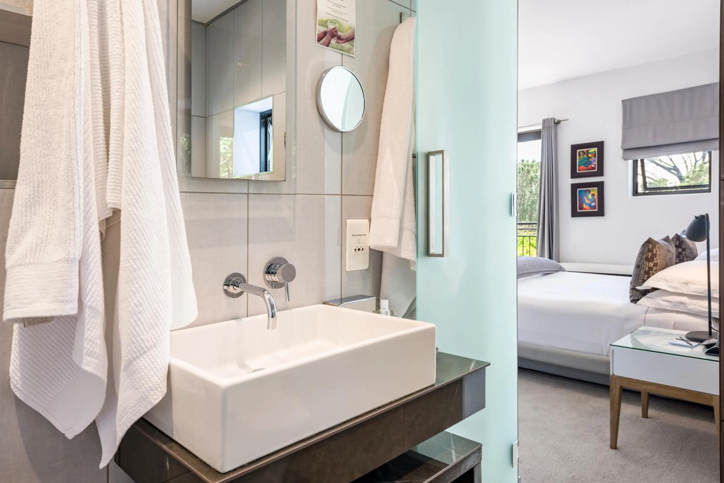 Bathroom, Bed in Kensington Place