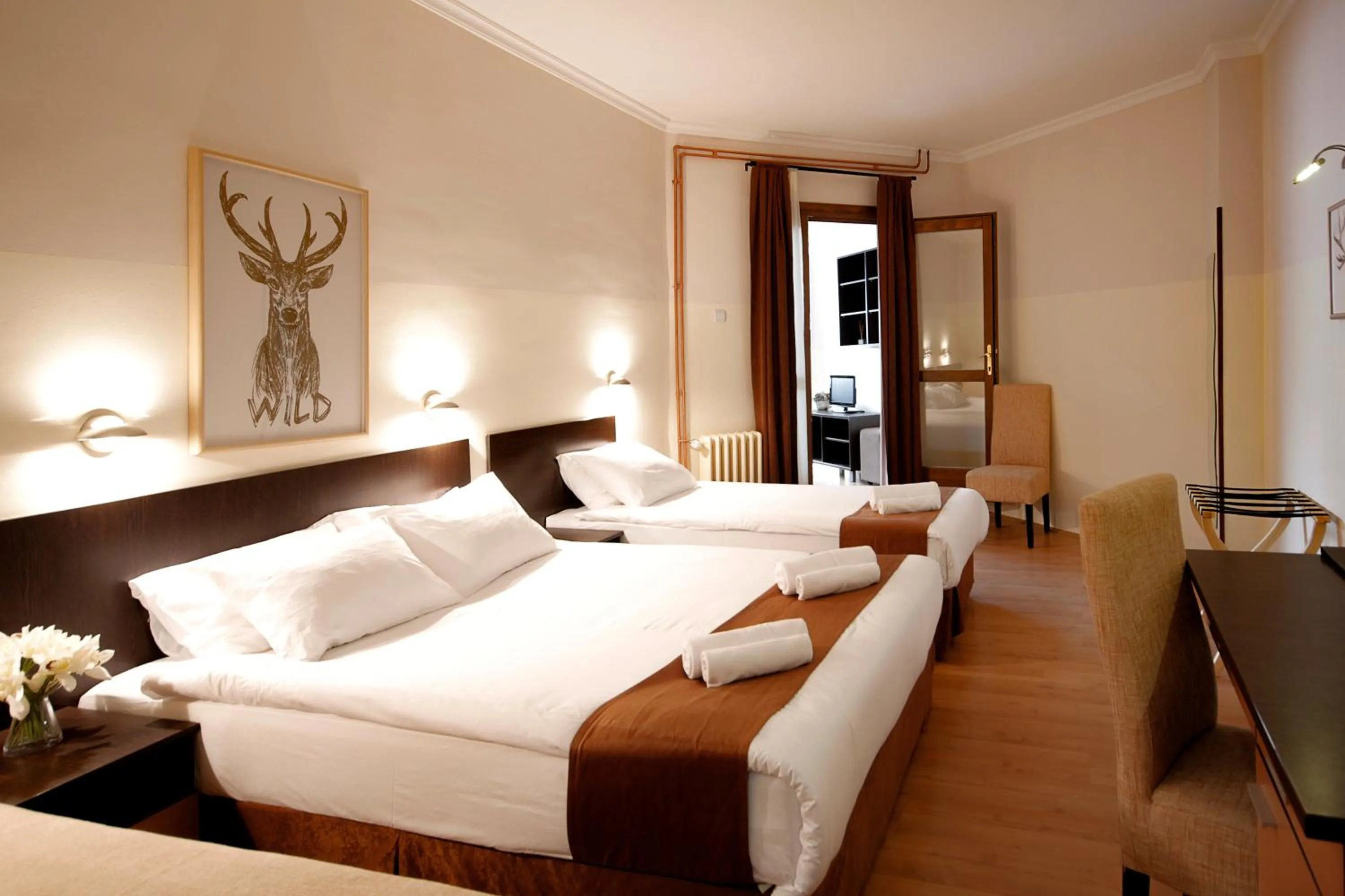 Bedroom, Bed in Hotel Junior