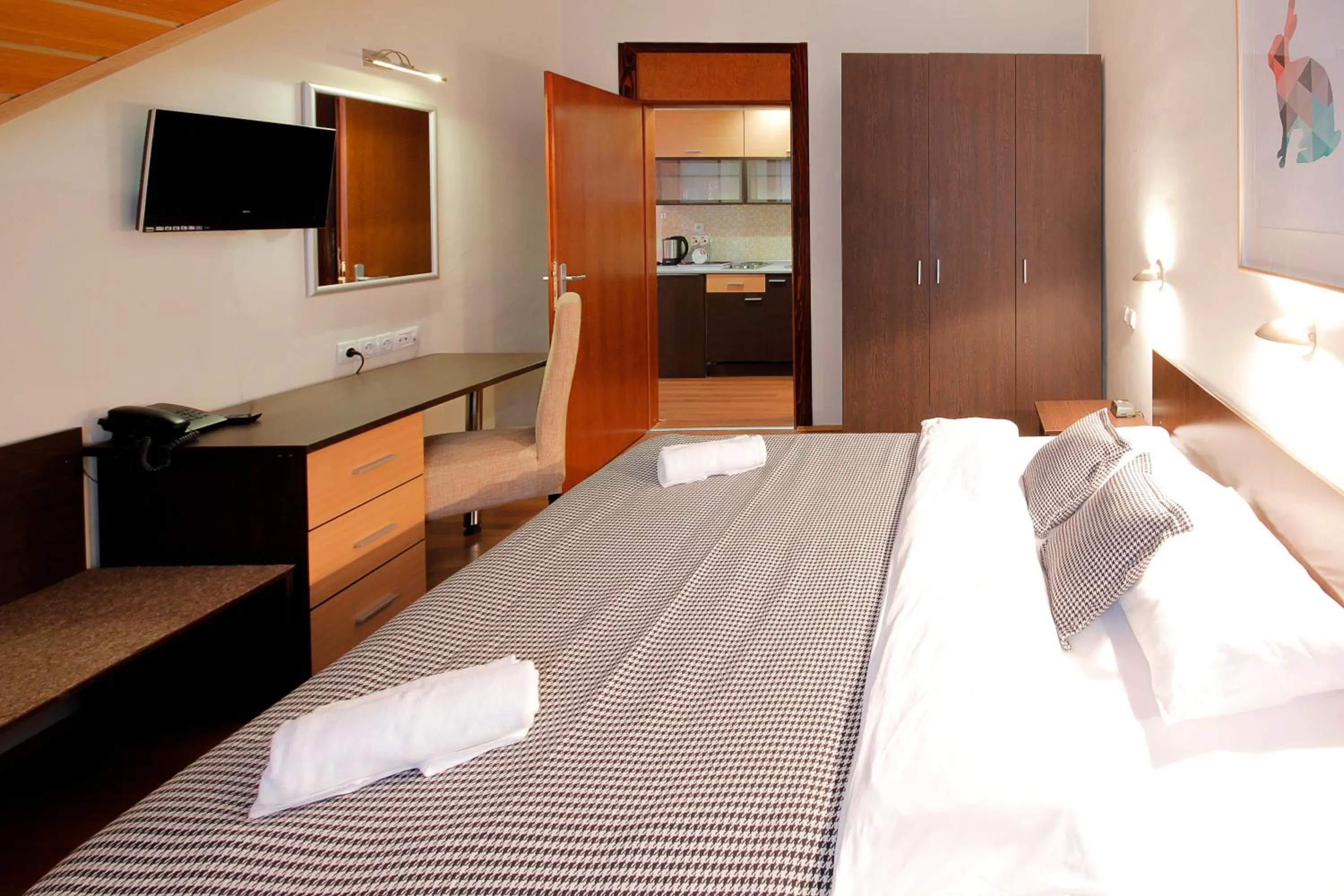 Bedroom, Bed in Hotel Junior