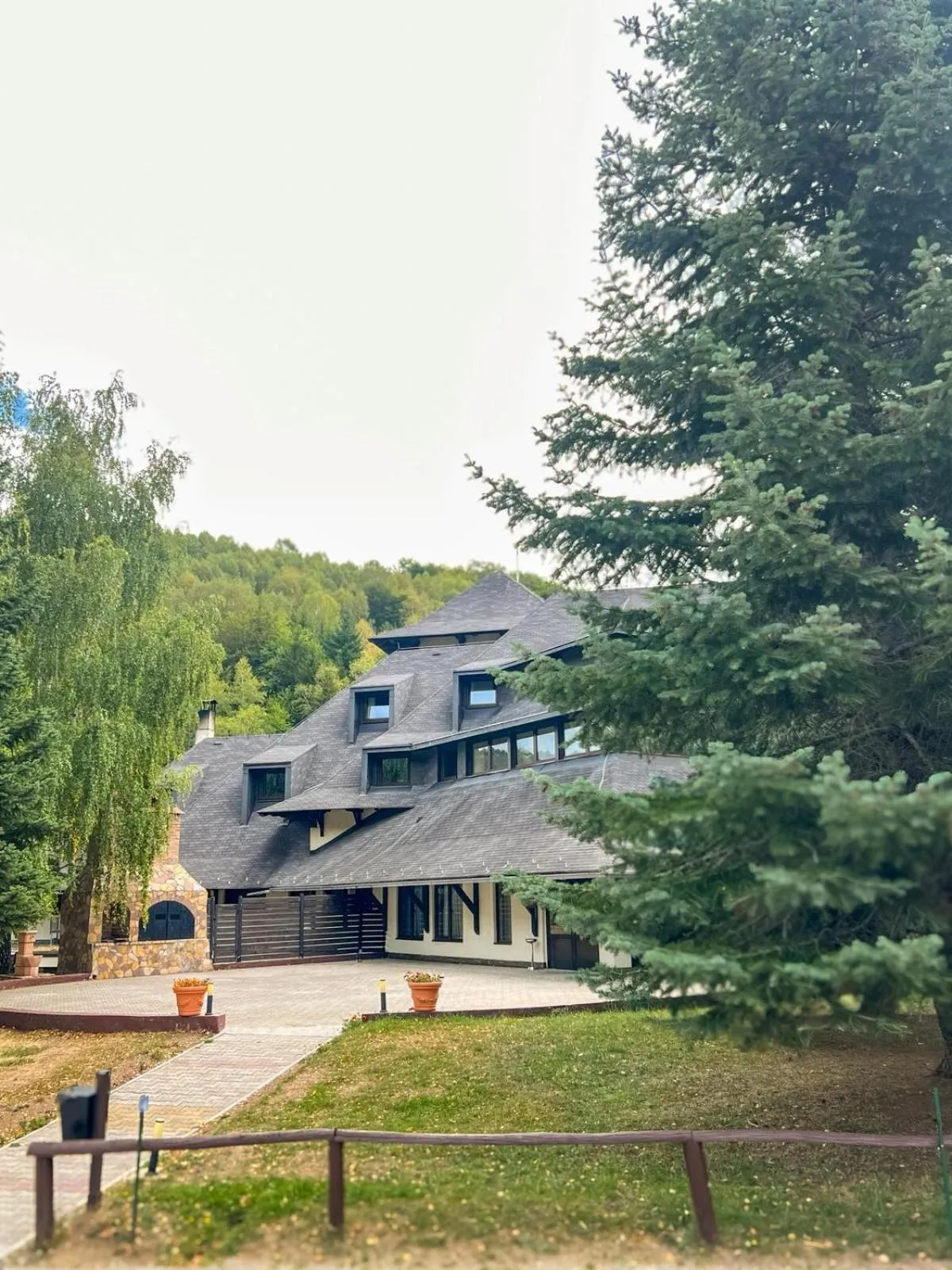 Property building in Hotel Junior