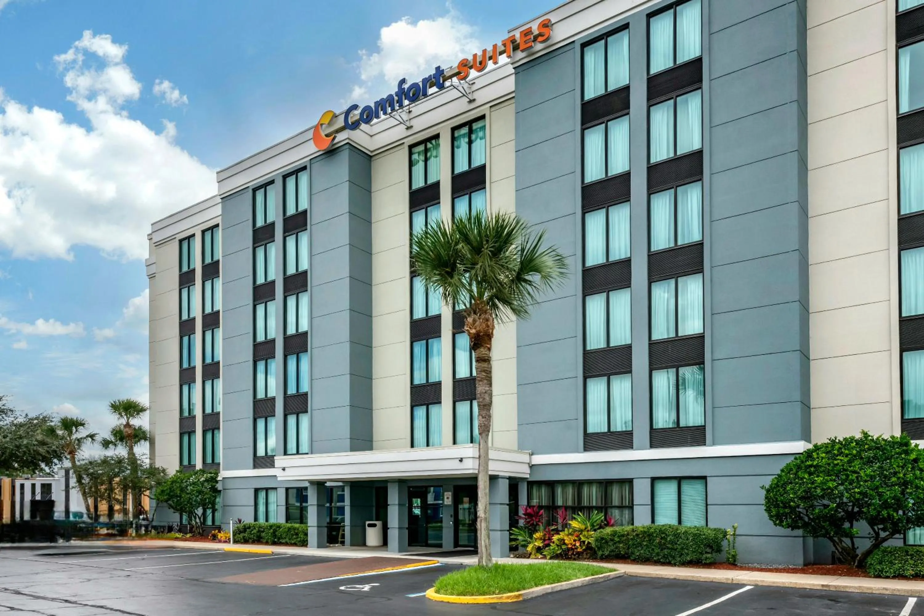 Property building in Comfort Suites Baymeadows Near Butler Blvd