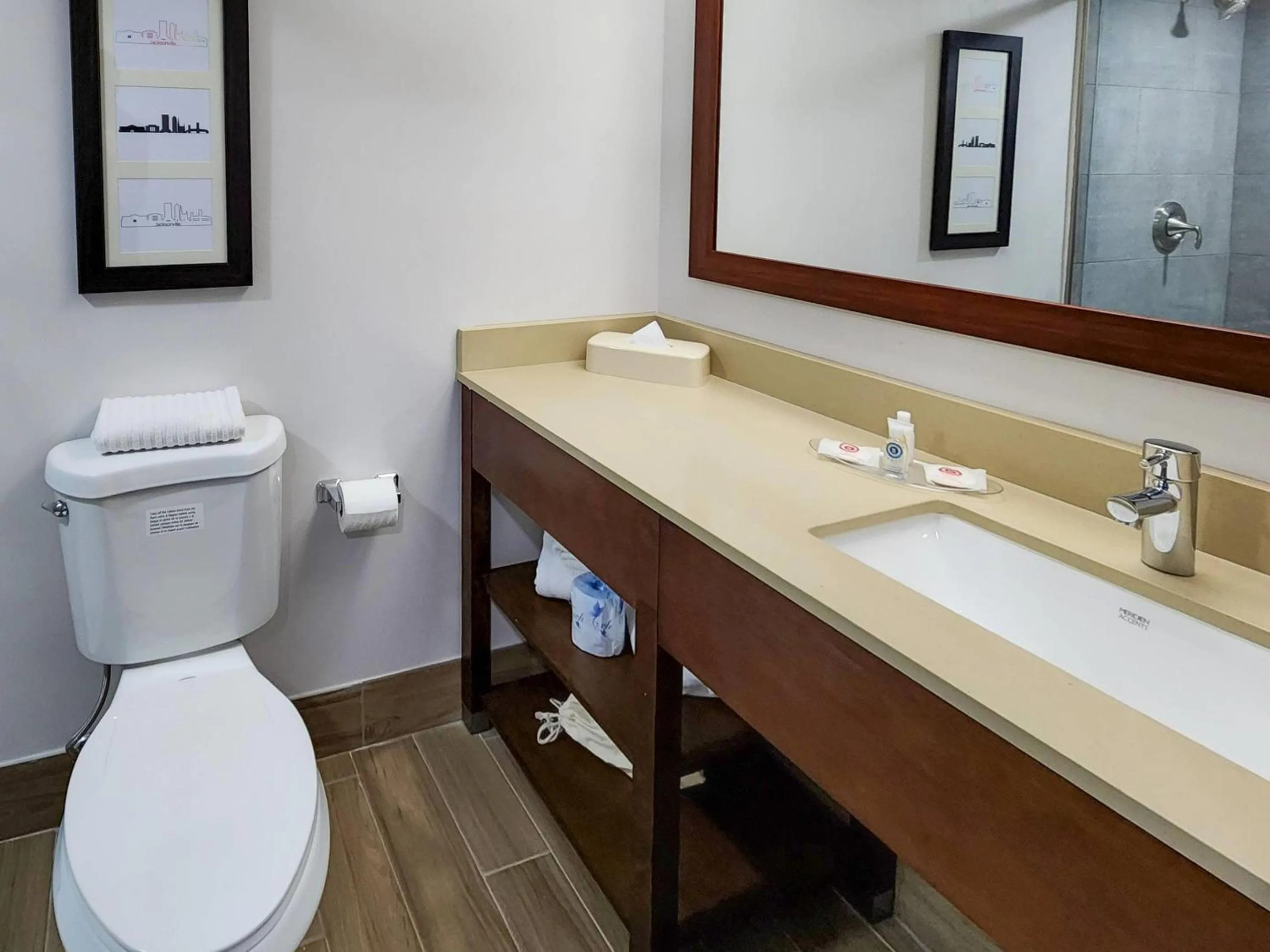 Bedroom in Comfort Suites Baymeadows Near Butler Blvd