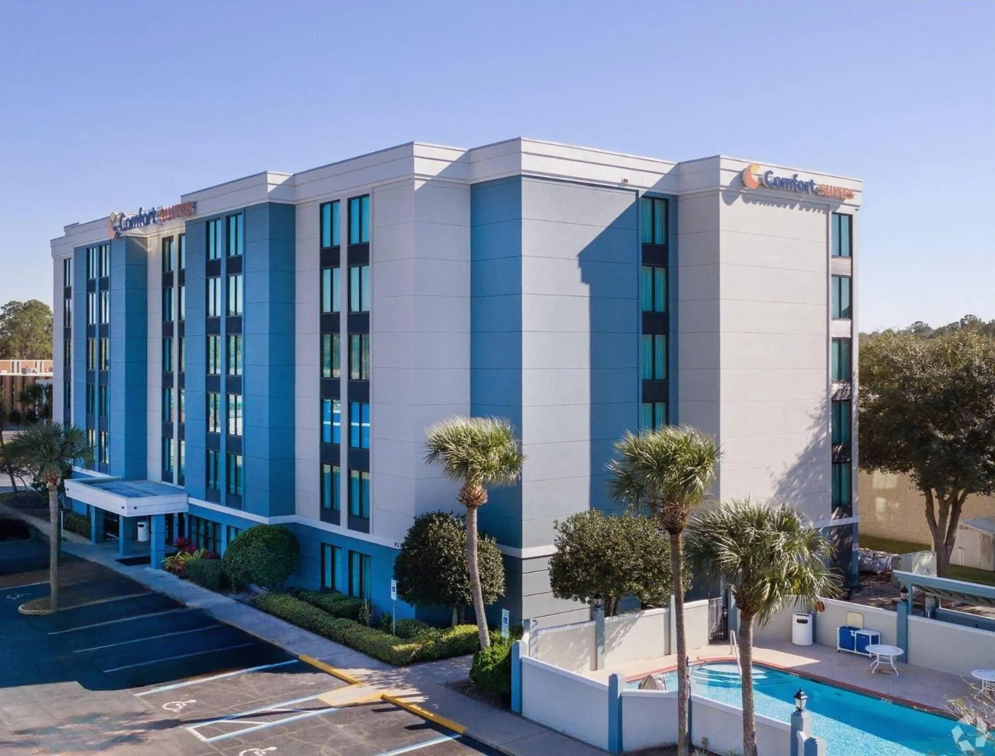 Property building in Comfort Suites Baymeadows Near Butler Blvd