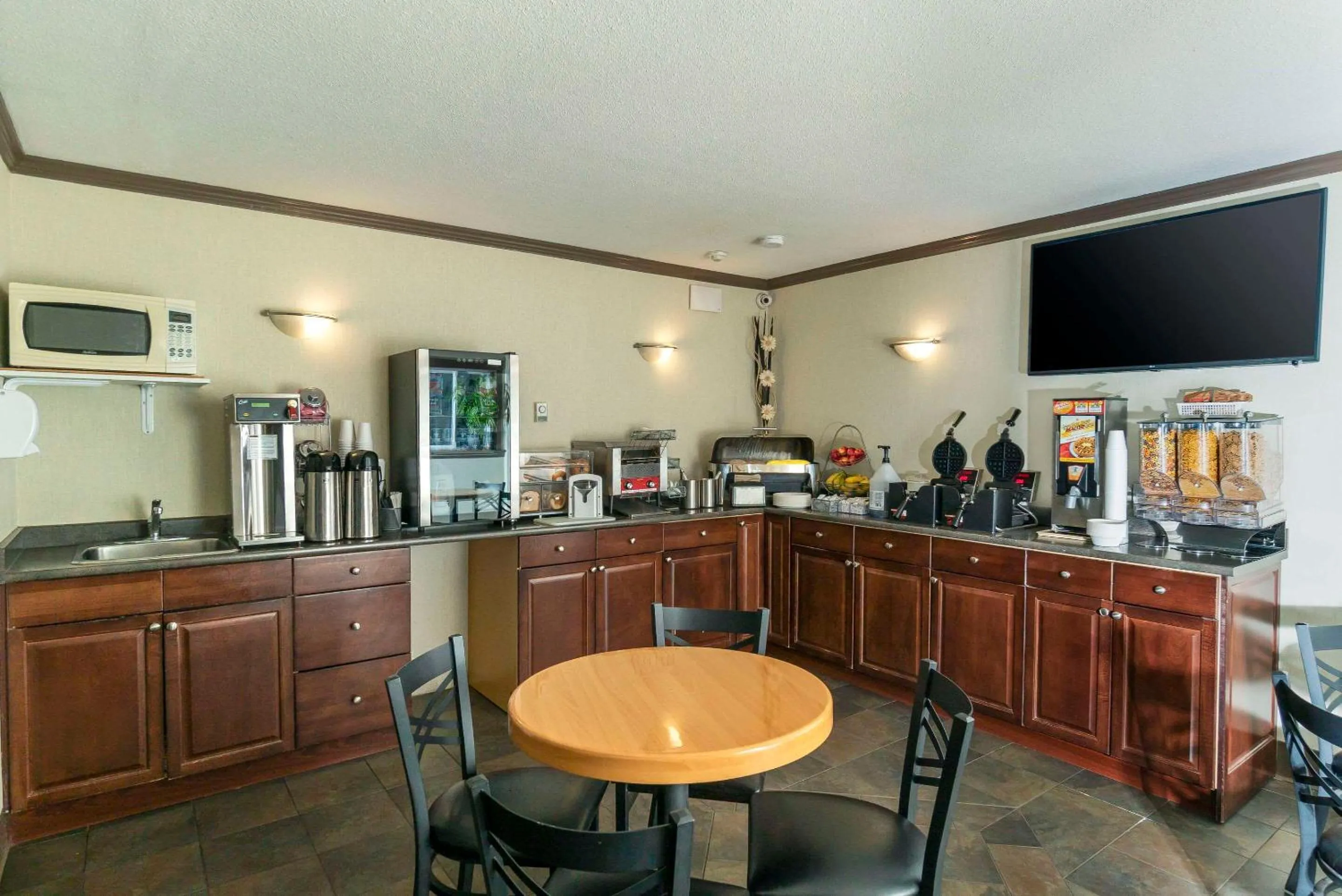 Breakfast in Quality Inn & Suites