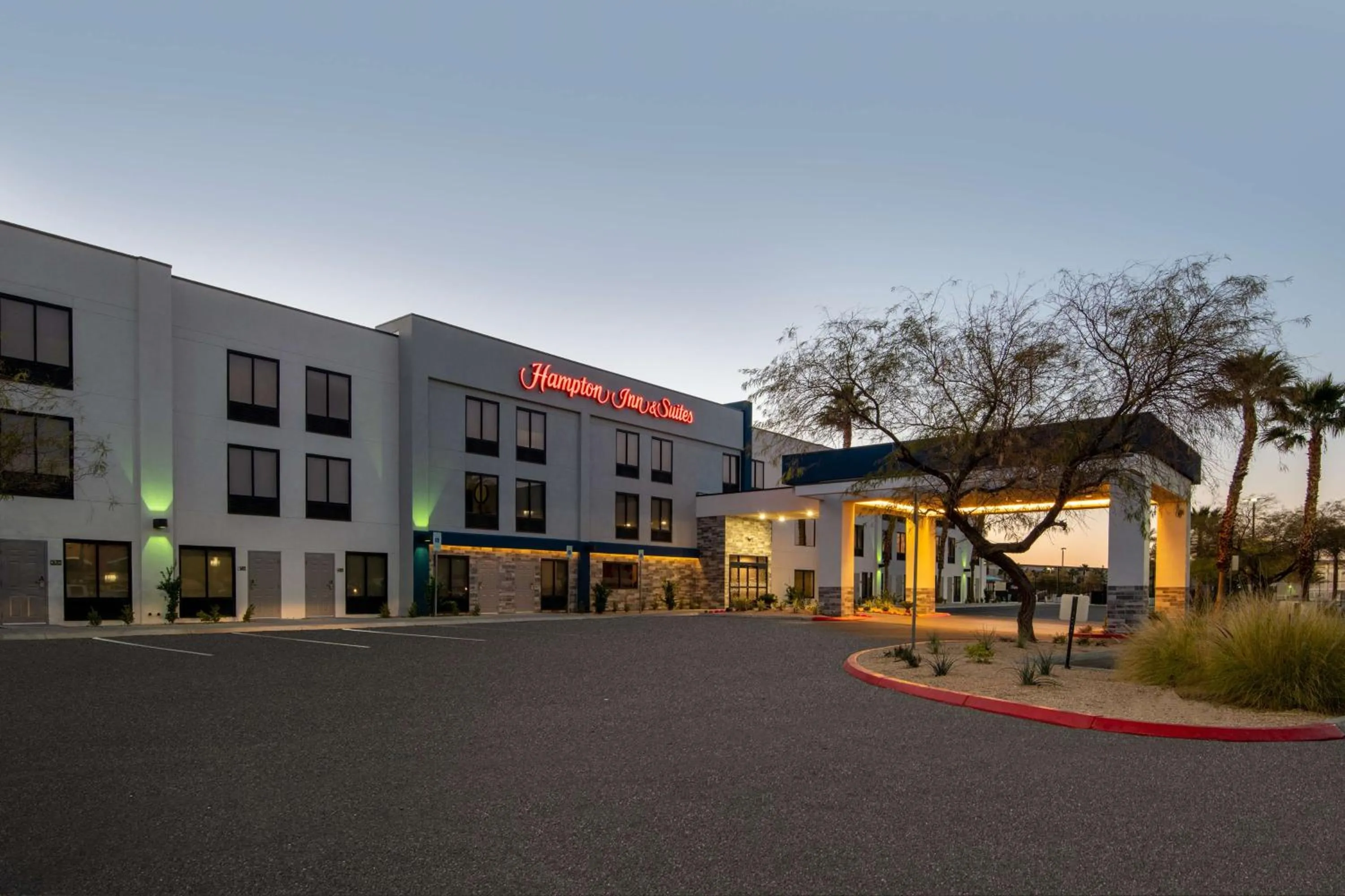 Property building in Hampton Inn & Suites Las Vegas-Henderson