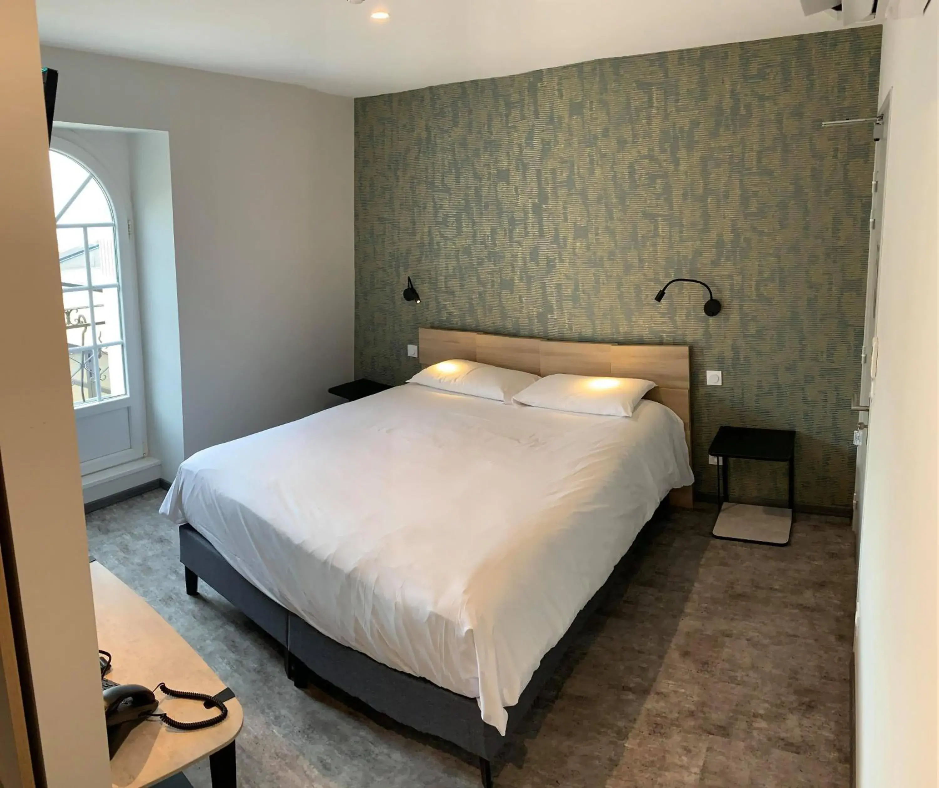 Double Room in Hotel - Restaurant Les 3 Piliers Double Room in Hotel - Restaurant Les 3 Piliers