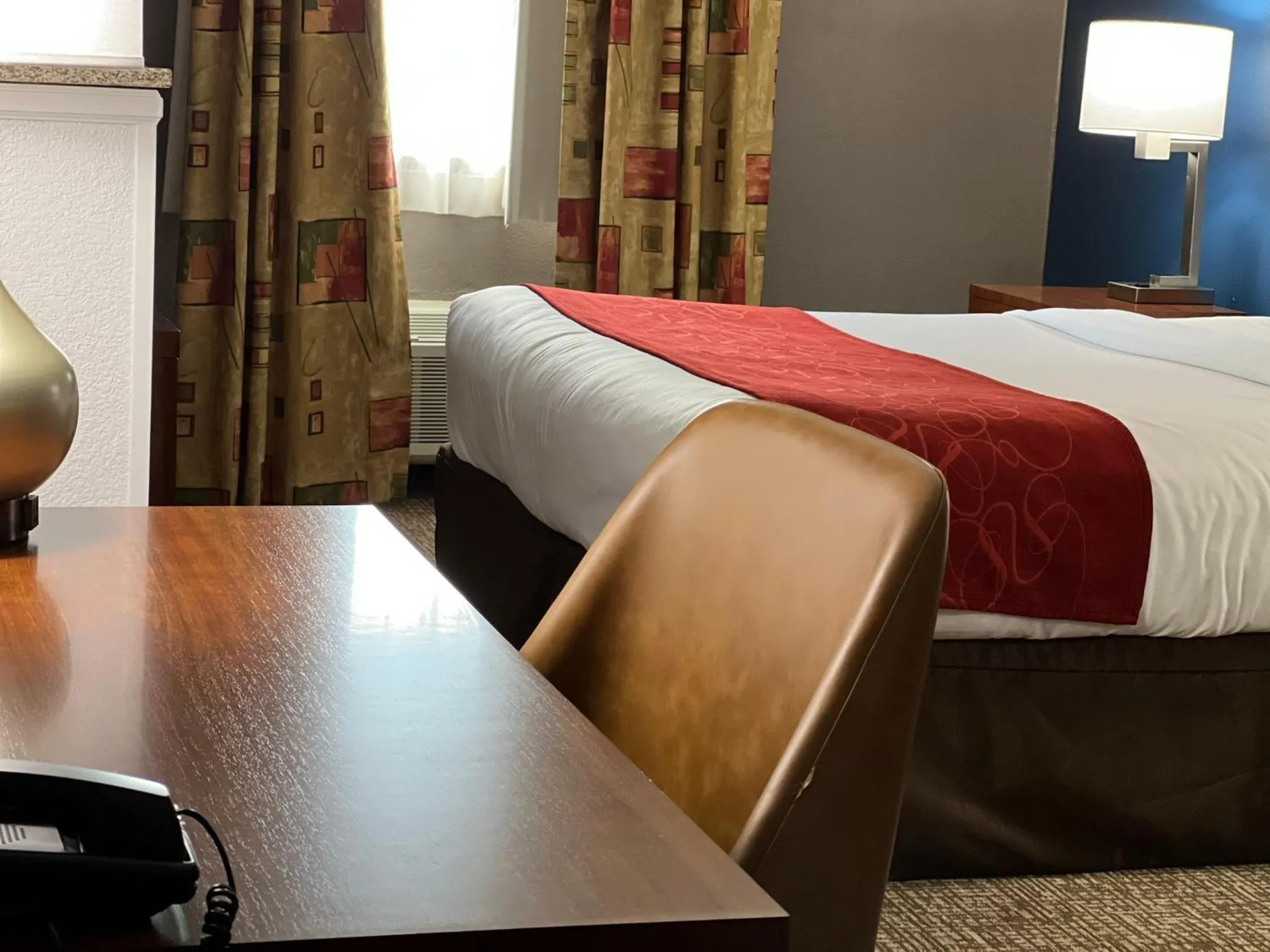 Bedroom, Bed in Comfort Suites Louisville East