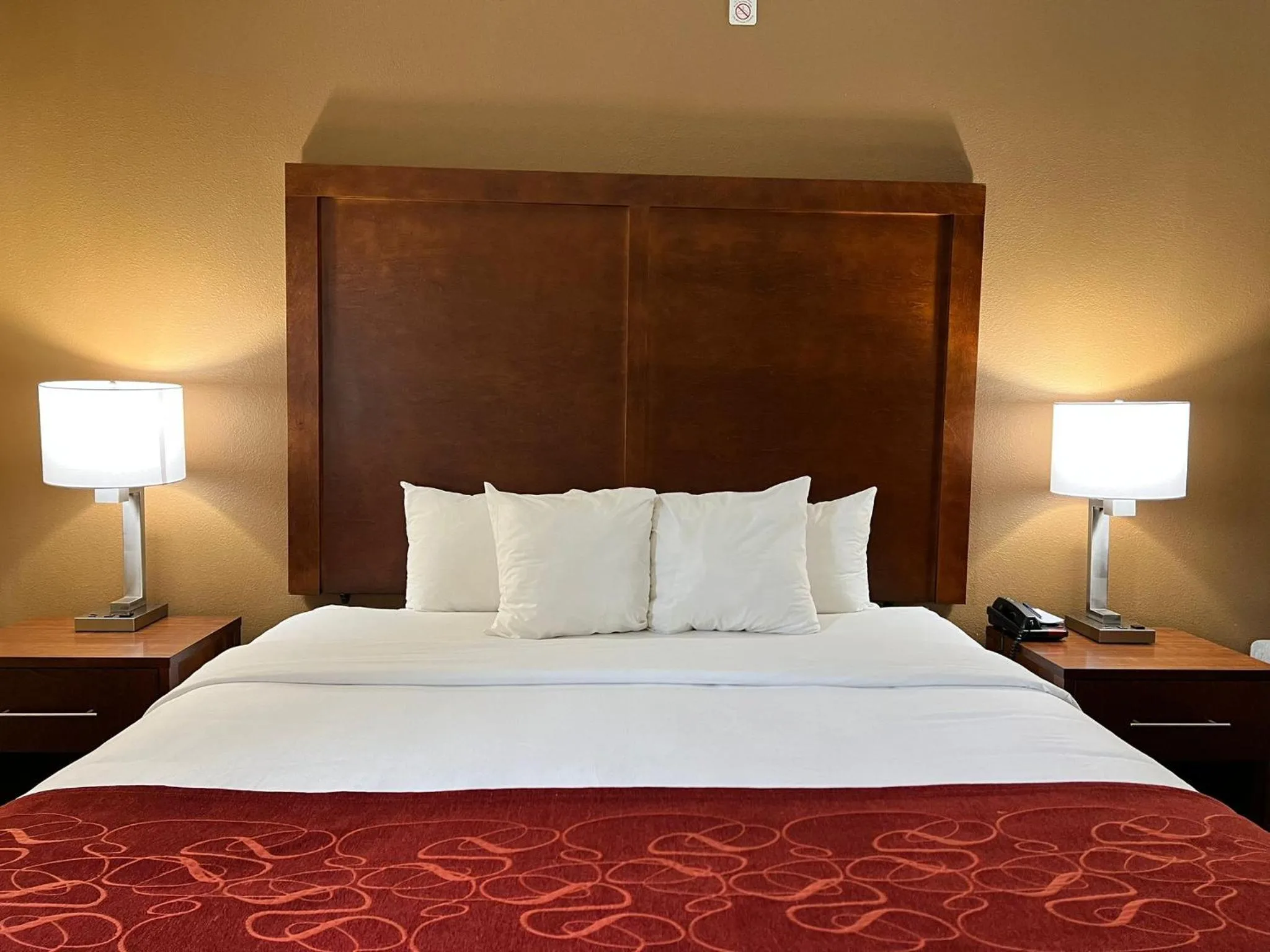 Bedroom, Bed in Comfort Suites Louisville East