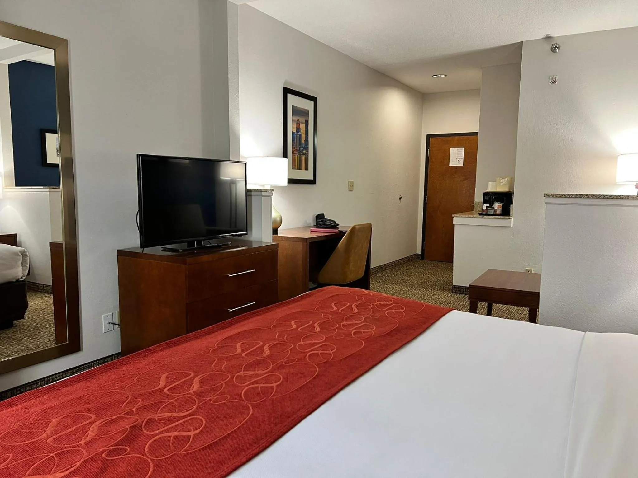 Bedroom, Bed in Comfort Suites Louisville East