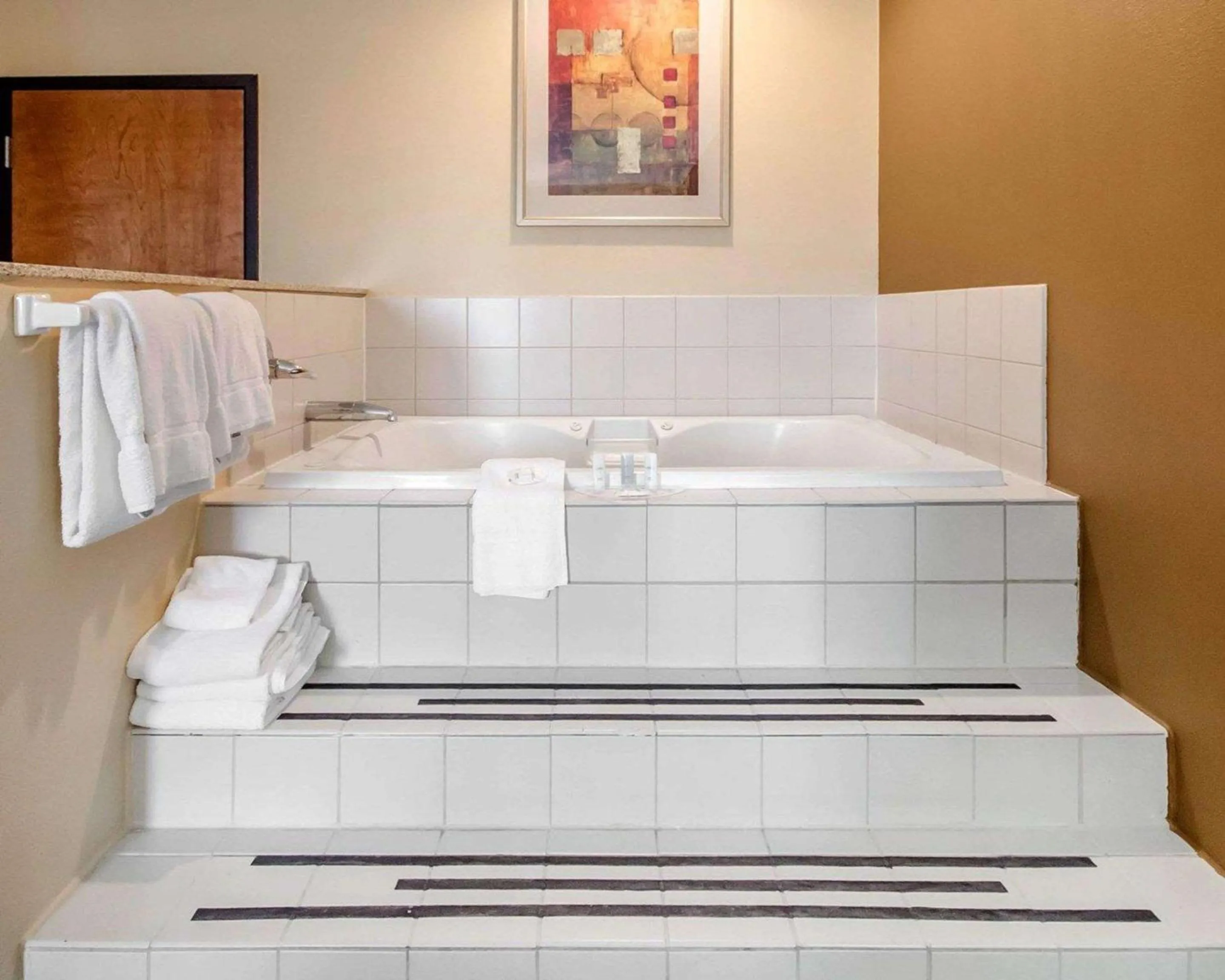 Photo of the whole room in Comfort Suites Louisville East