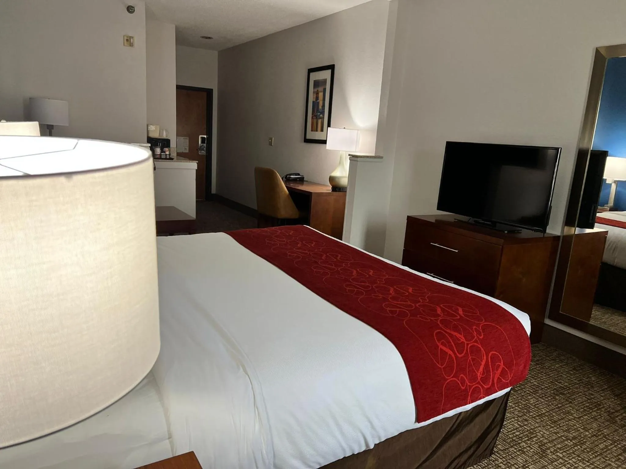 Bedroom, Bed in Comfort Suites Louisville East