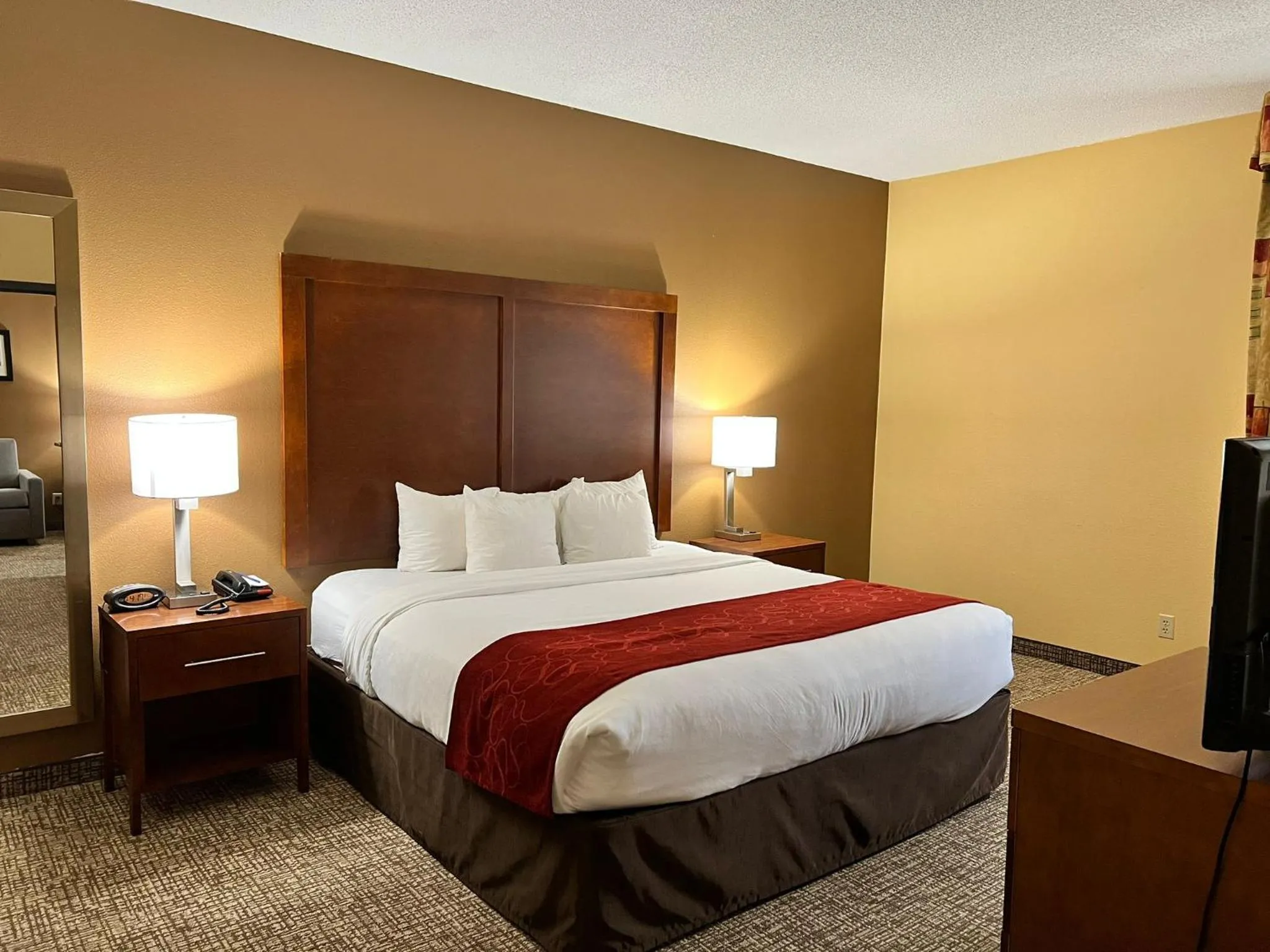 Bedroom, Bed in Comfort Suites Louisville East