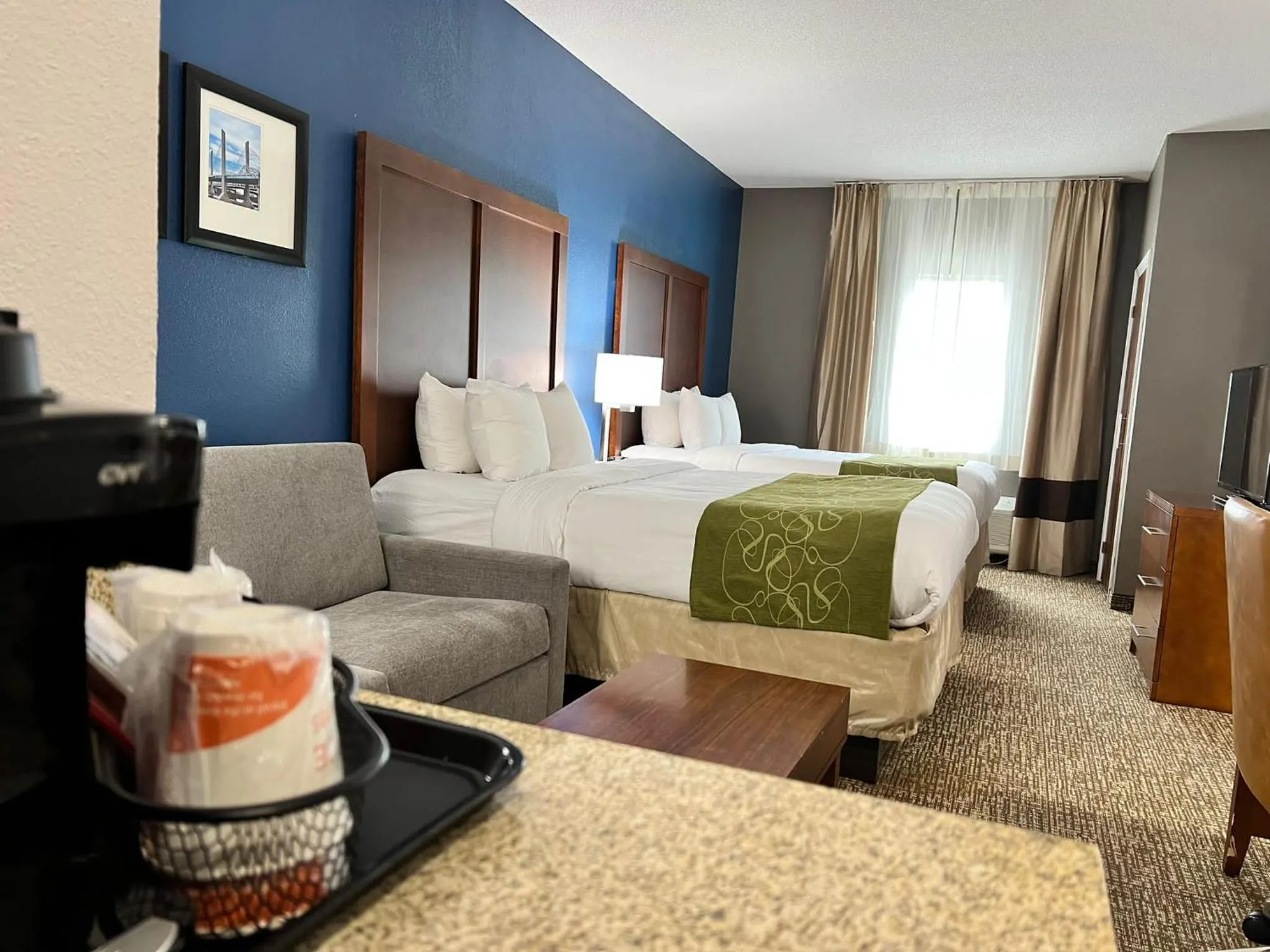 Bedroom, Bed in Comfort Suites Louisville East
