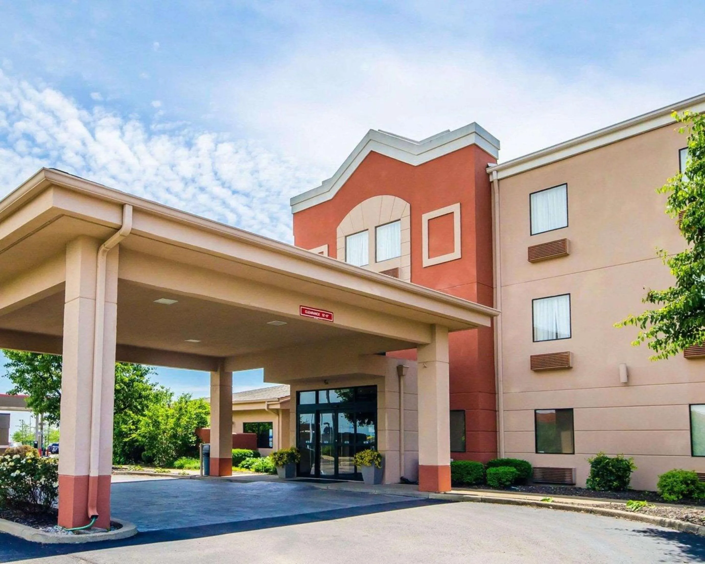 Property building in Comfort Suites Louisville East