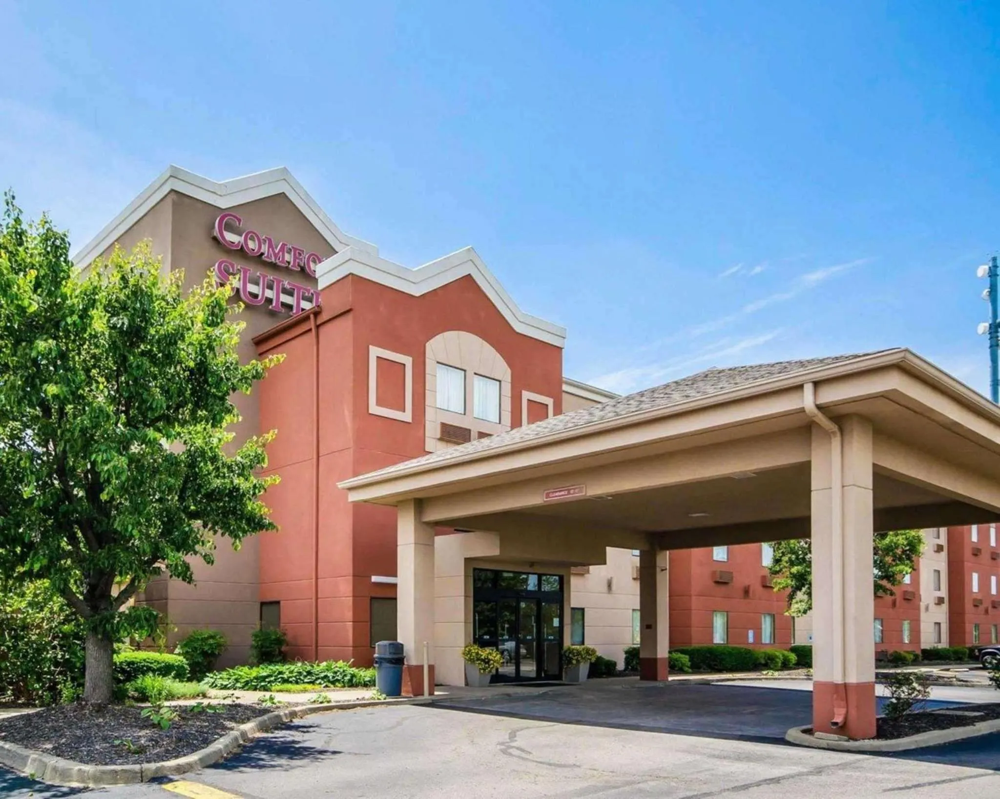 Property building in Comfort Suites Louisville East