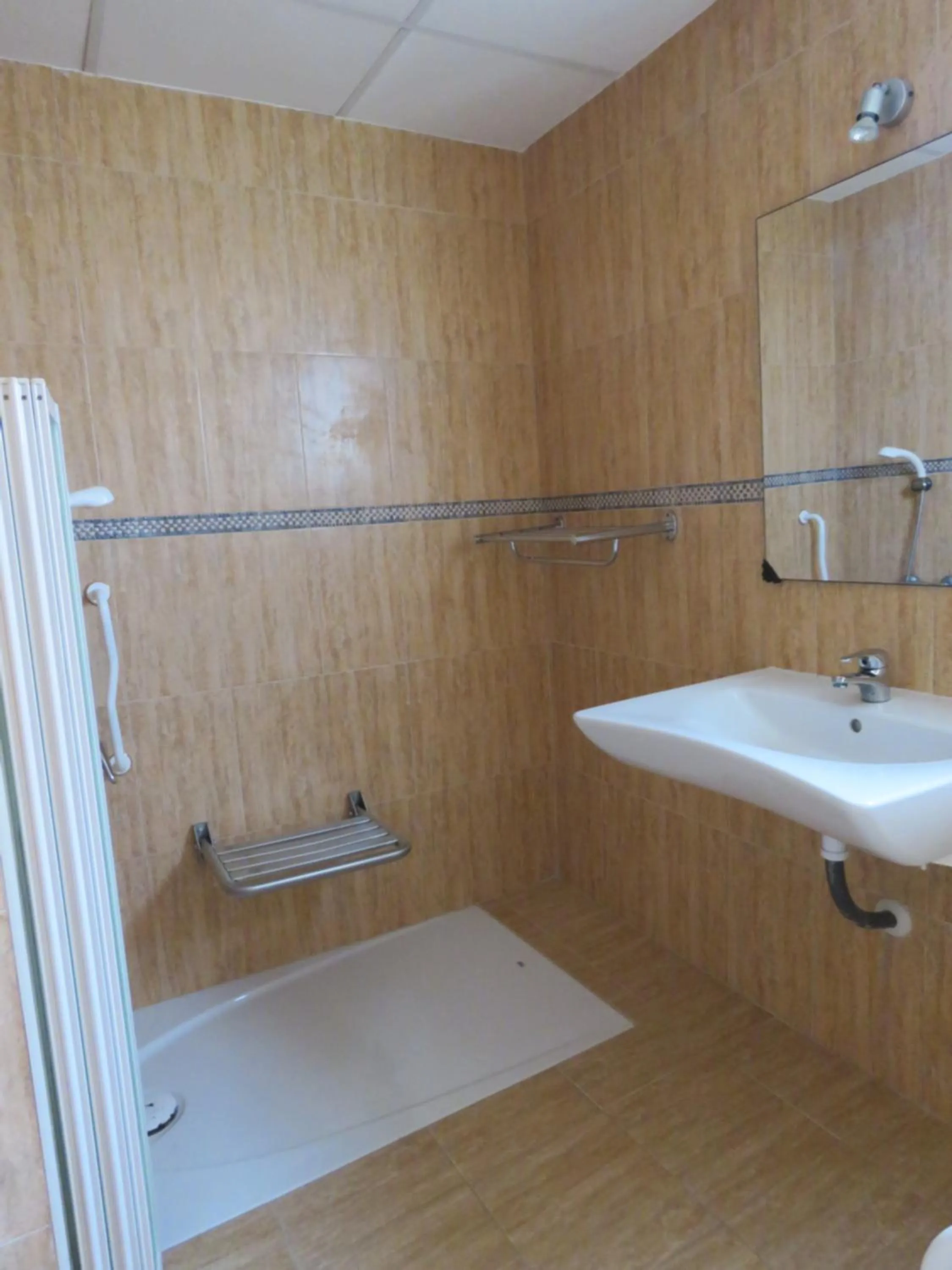 Shower in Hotel Alain