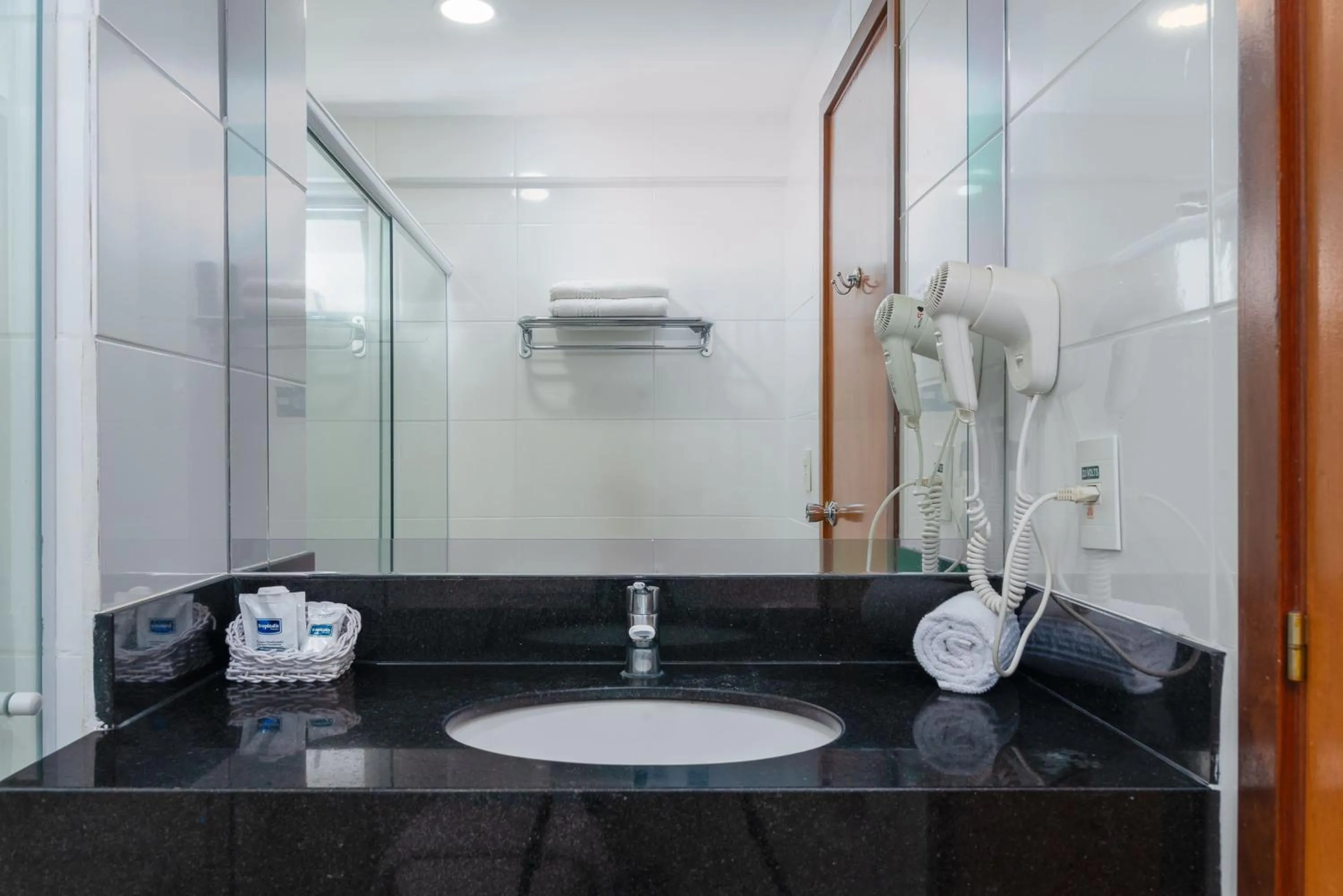 Bathroom in Palms Ponta Verde by Tropicalis