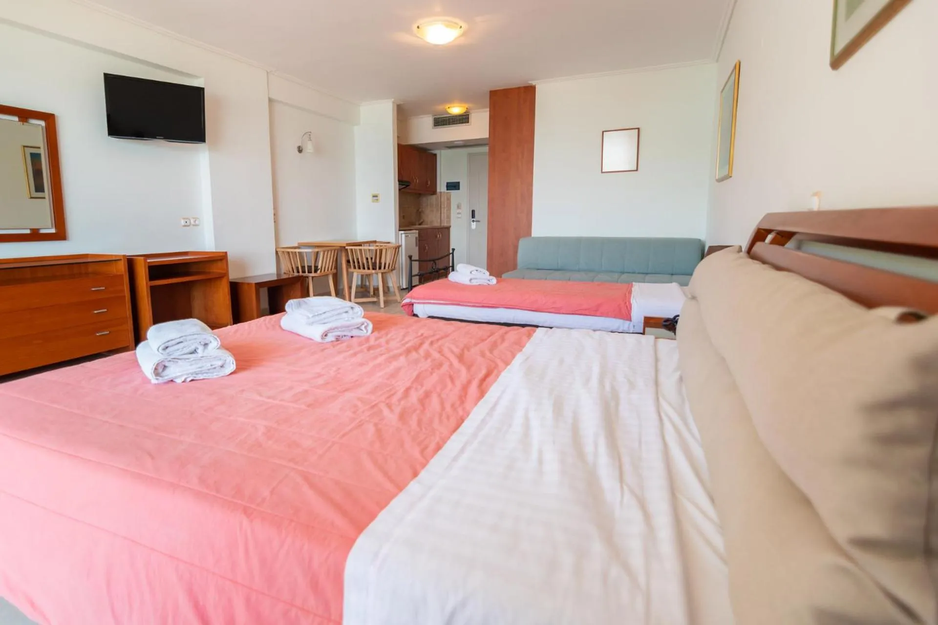 Bed in Hotel Grand Nefeli