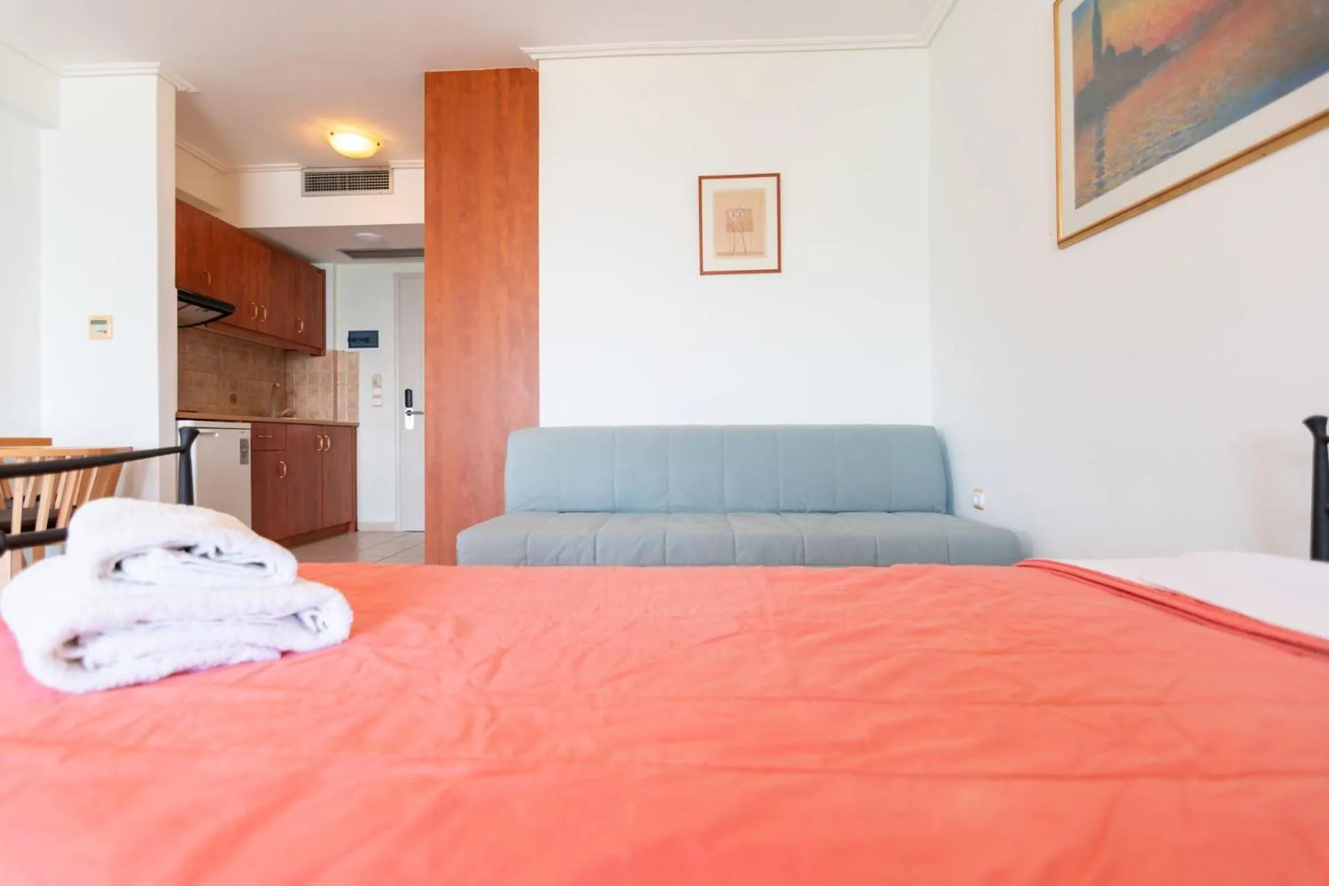 Bed in Hotel Grand Nefeli