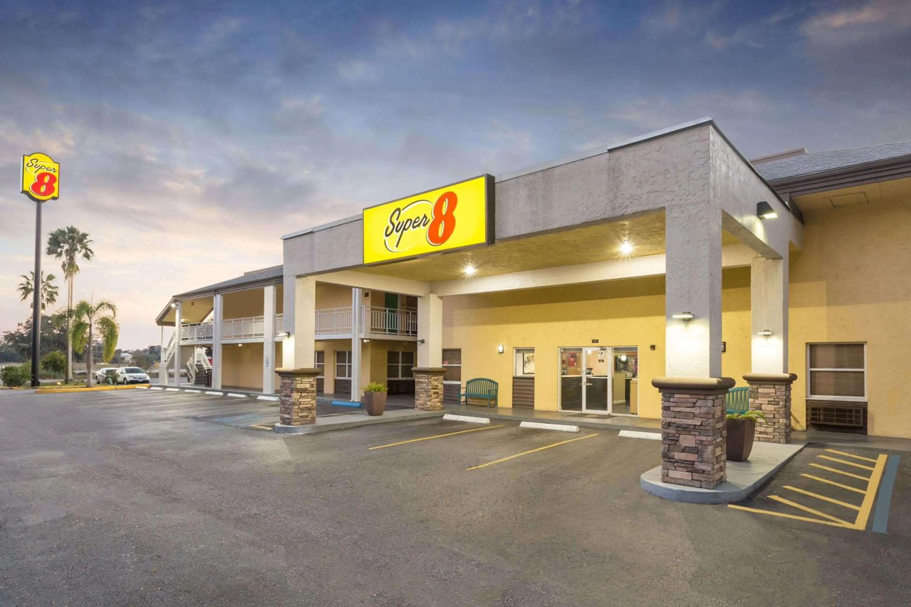 Property building in Super 8 by Wyndham Ellenton Bradenton Area