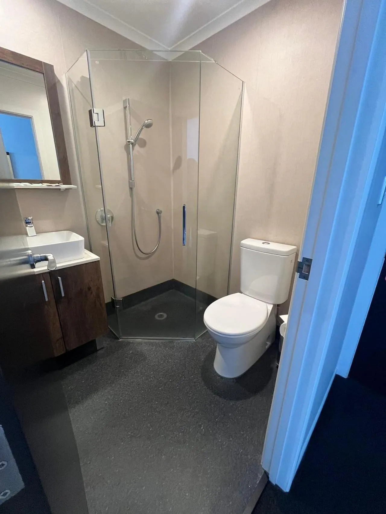 Bathroom in No. 9 Hotel