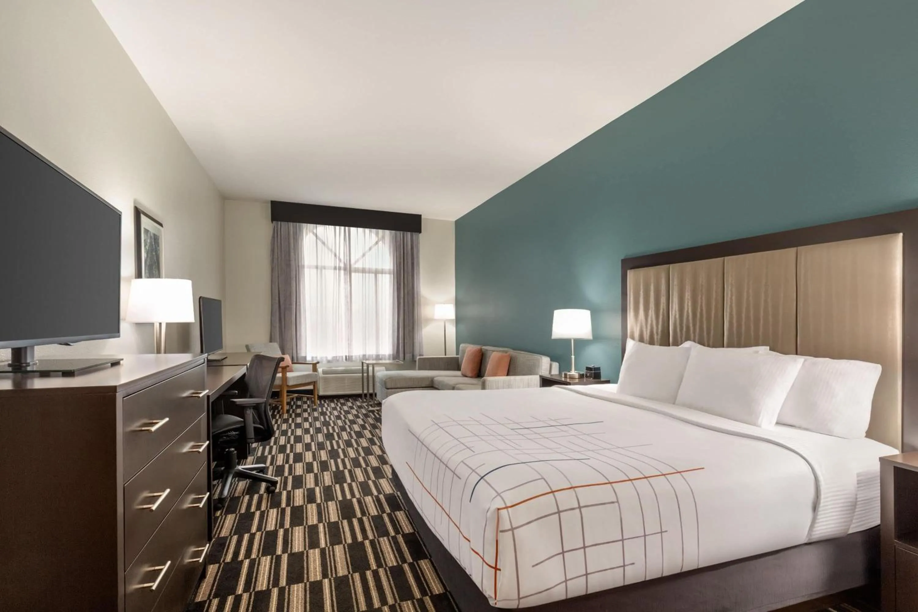 Photo of the whole room, Bed in La Quinta by Wyndham Fairfield - Napa Valley