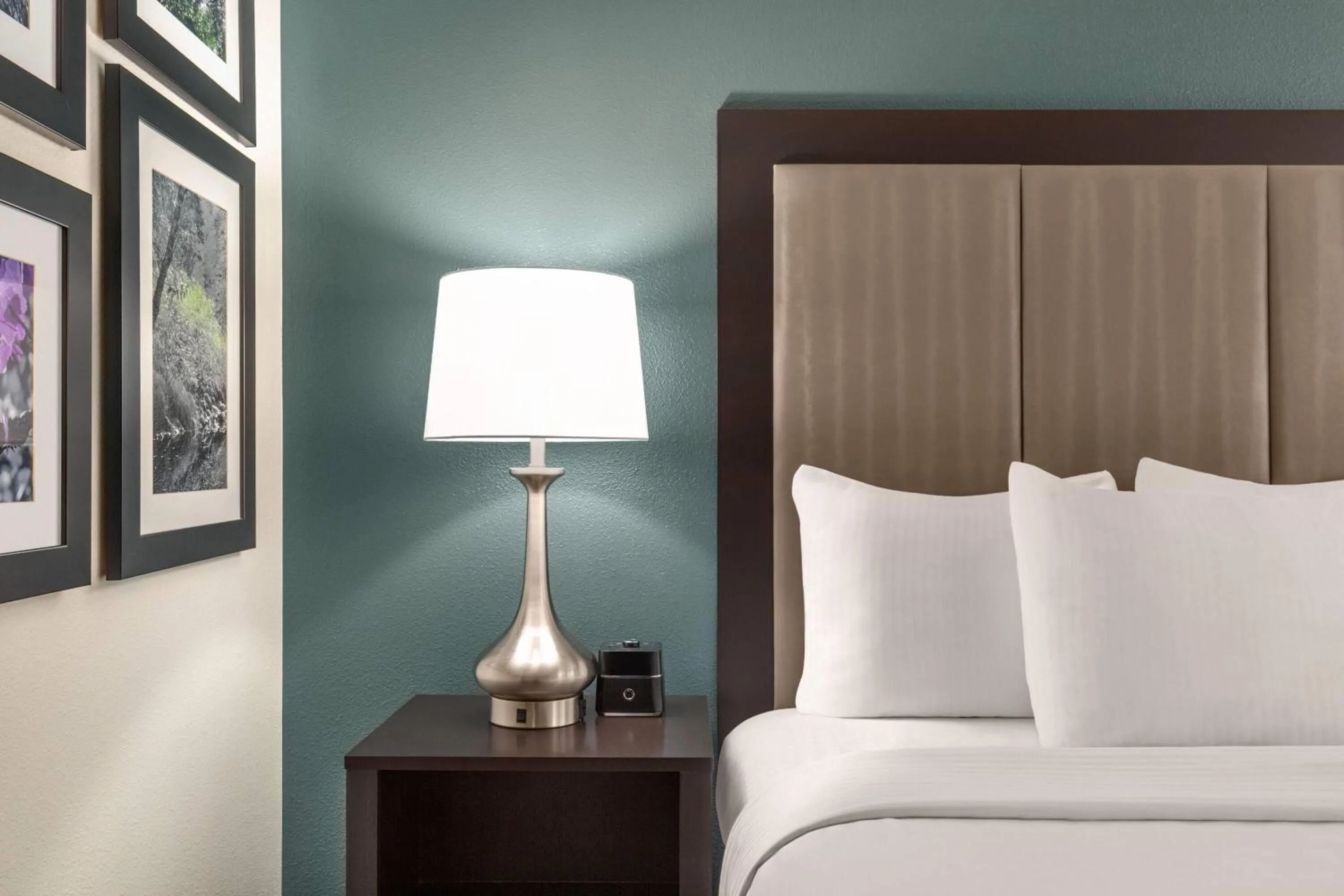 Photo of the whole room, Bed in La Quinta by Wyndham Fairfield - Napa Valley