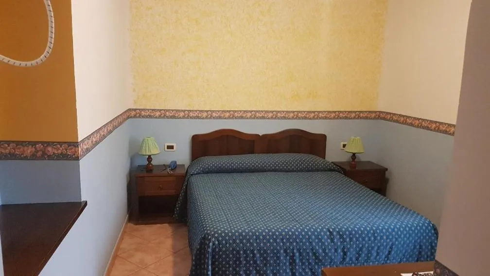 Bedroom, Bed in Hotel Eden Sul Lago