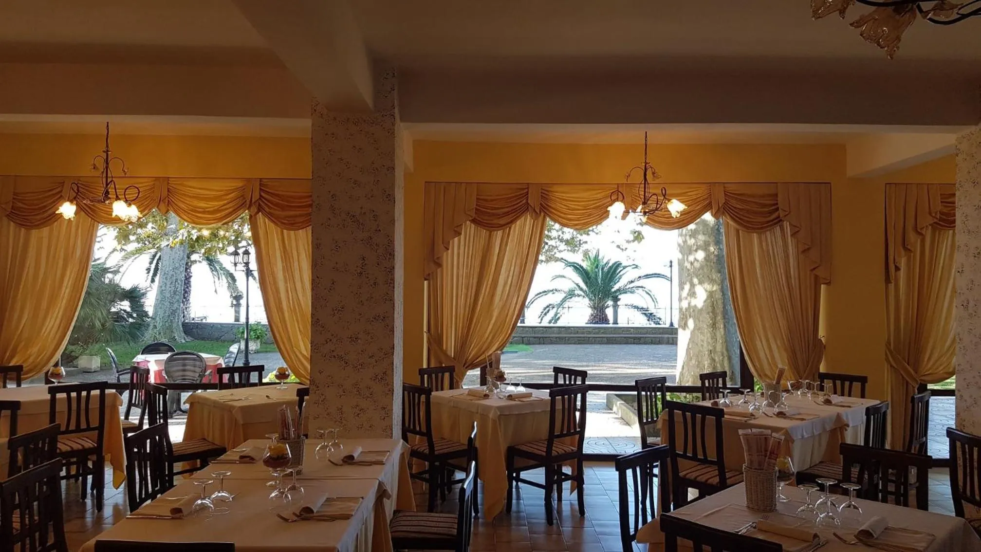 Restaurant/places to eat in Hotel Eden Sul Lago