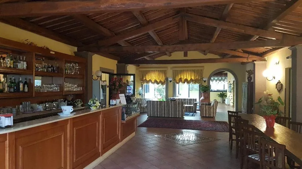 Communal lounge/ TV room in Hotel Eden Sul Lago