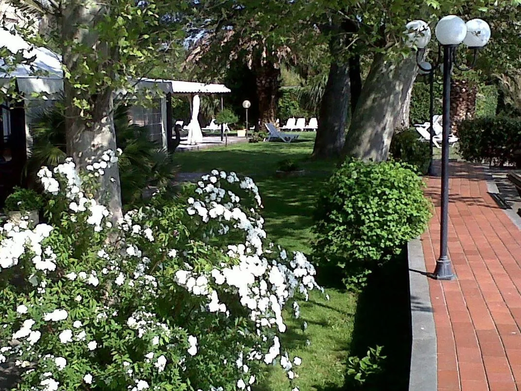 Garden in Hotel Eden Sul Lago