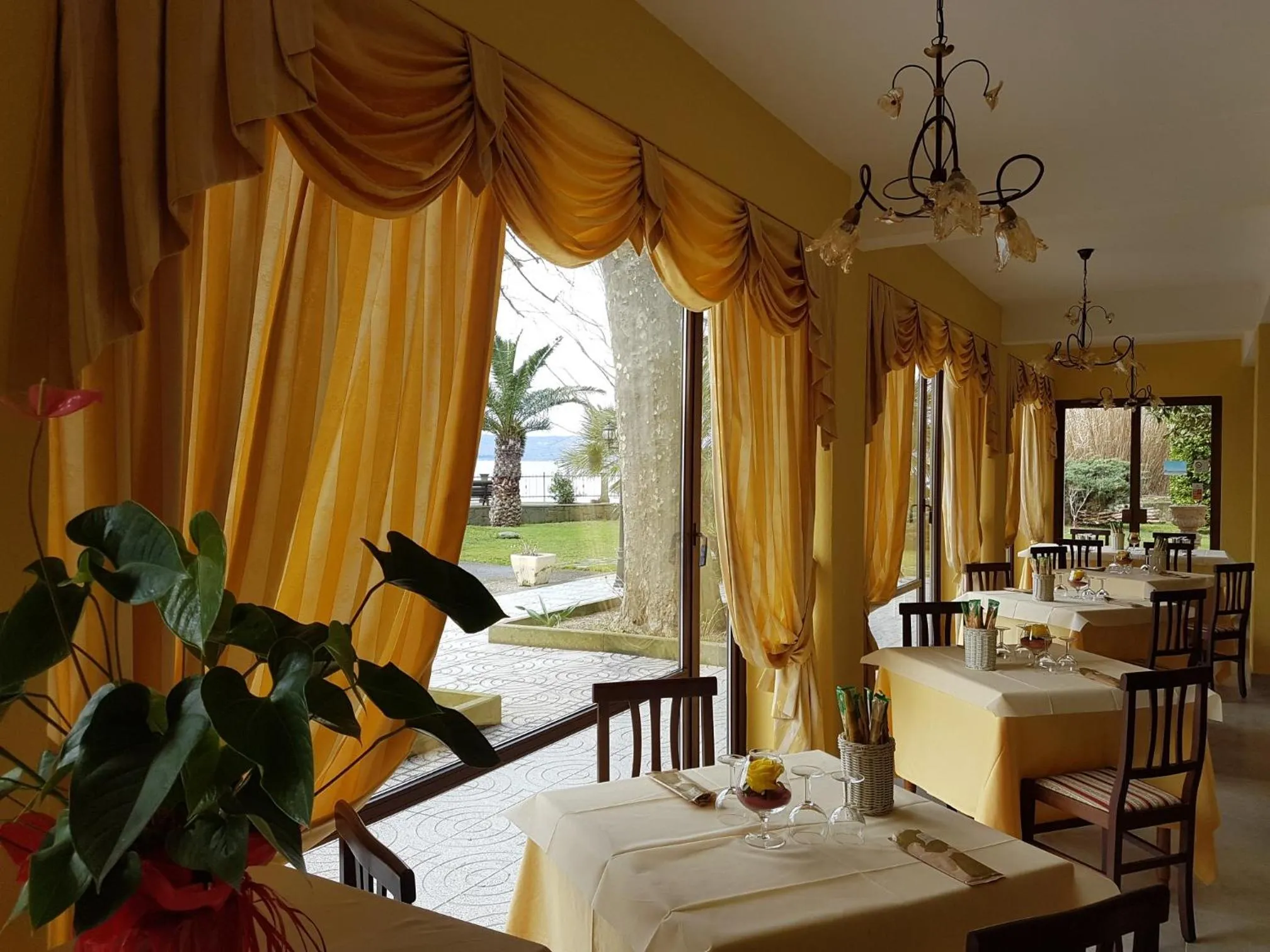 Dining area in Hotel Eden Sul Lago