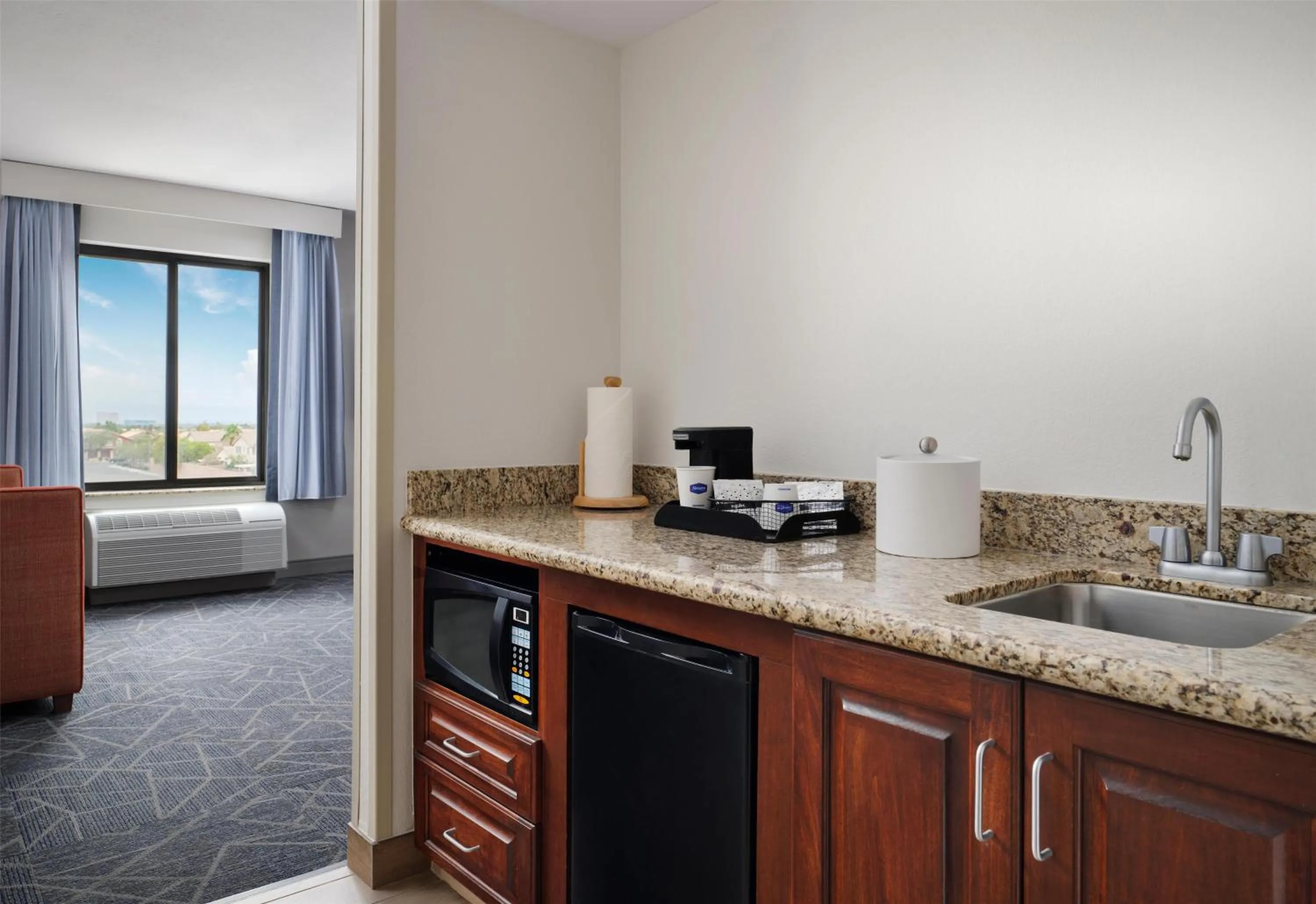 Kitchen or kitchenette in Hampton Inn & Suites Las Vegas-Red Rock/Summerlin