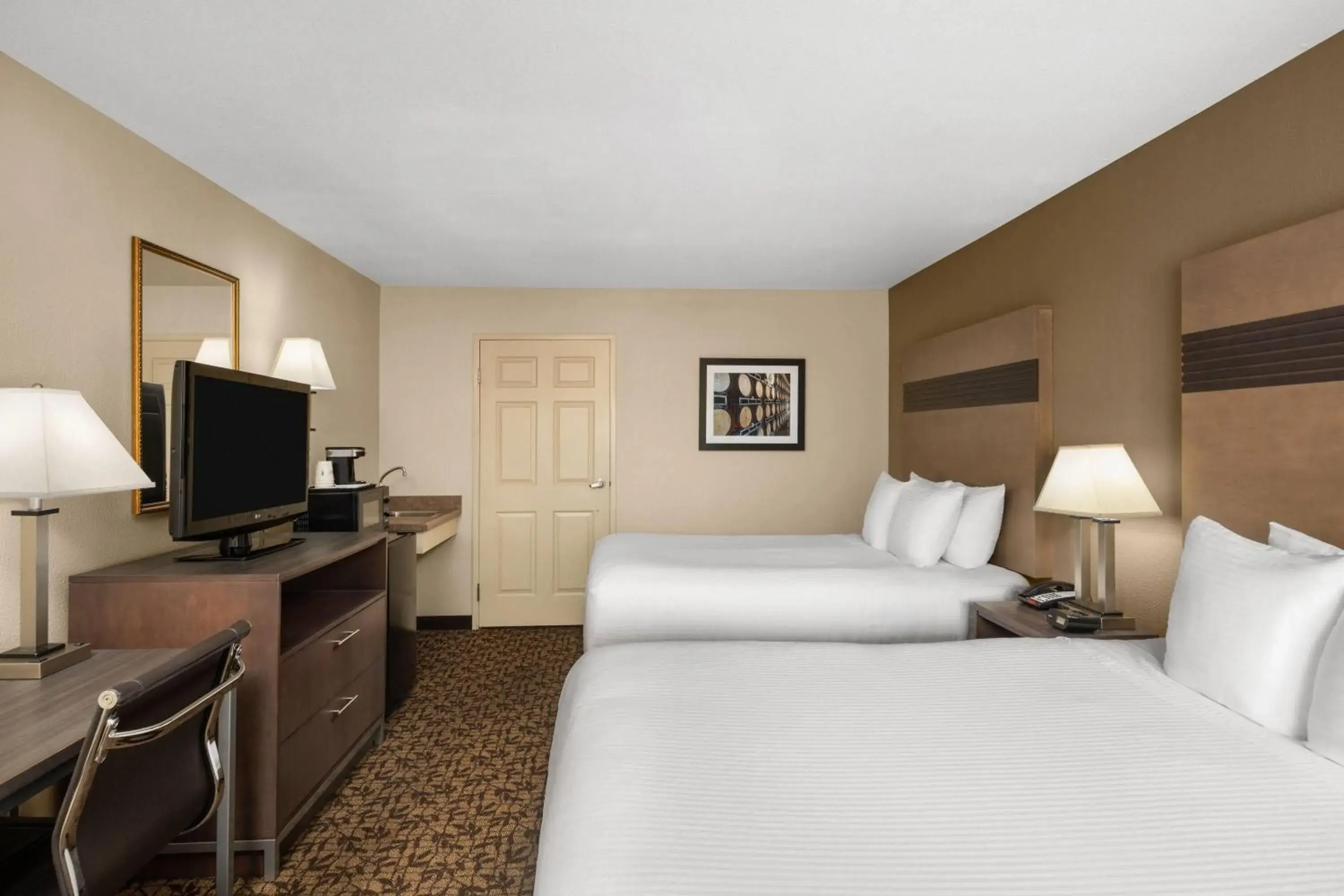 Queen Room with Two Queen Beds - Mobility Access/Non-Smoking in Hawthorn Suites by Wyndham Napa Valley Queen Room with Two Queen Beds - Mobility Access/Non-Smoking in Hawthorn Suites by Wyndham Napa Valley