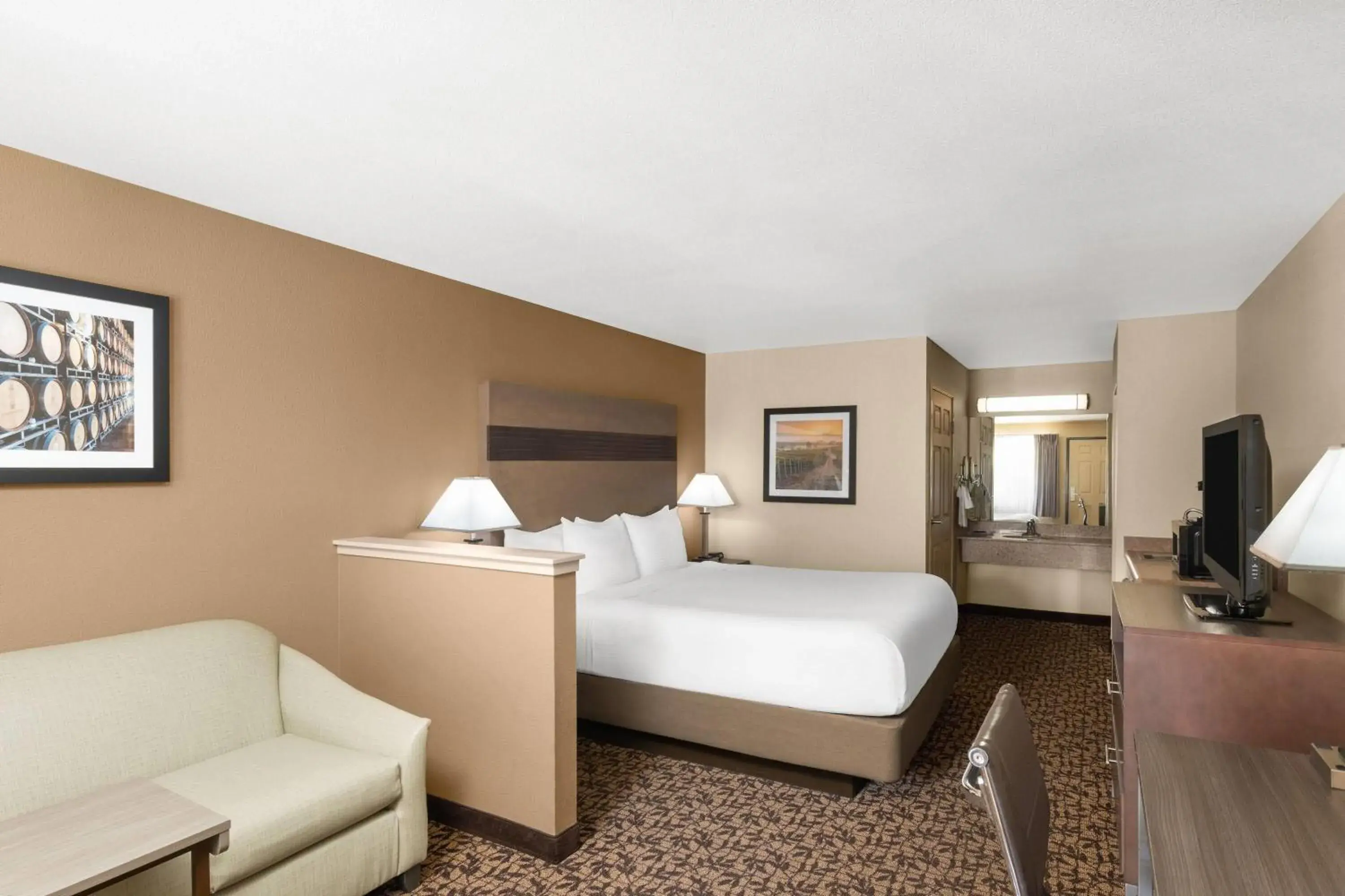 King Room - Non-Smoking in Hawthorn Suites by Wyndham Napa Valley King Room - Non-Smoking in Hawthorn Suites by Wyndham Napa Valley