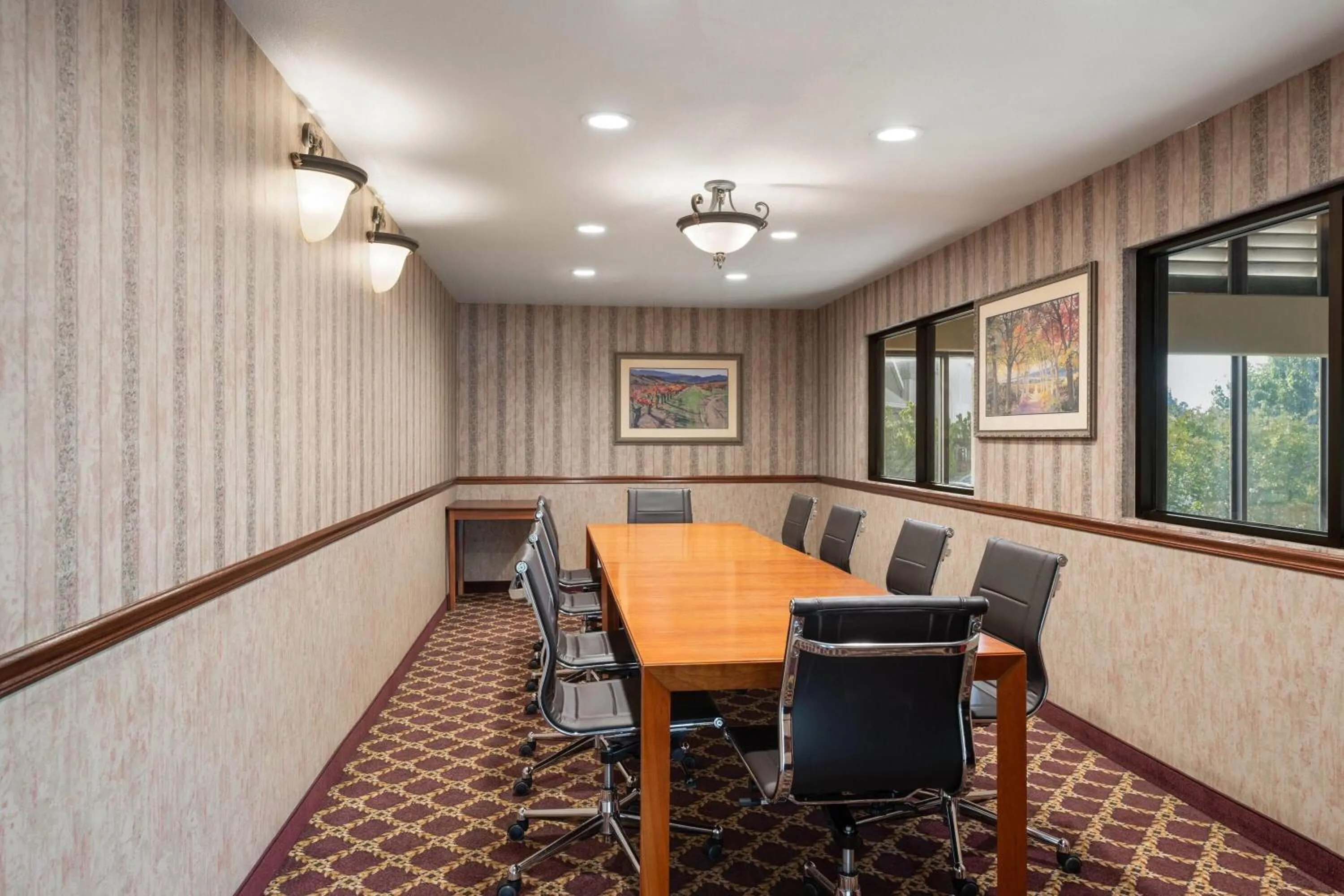 Meeting/conference room in Hawthorn Suites by Wyndham Napa Valley