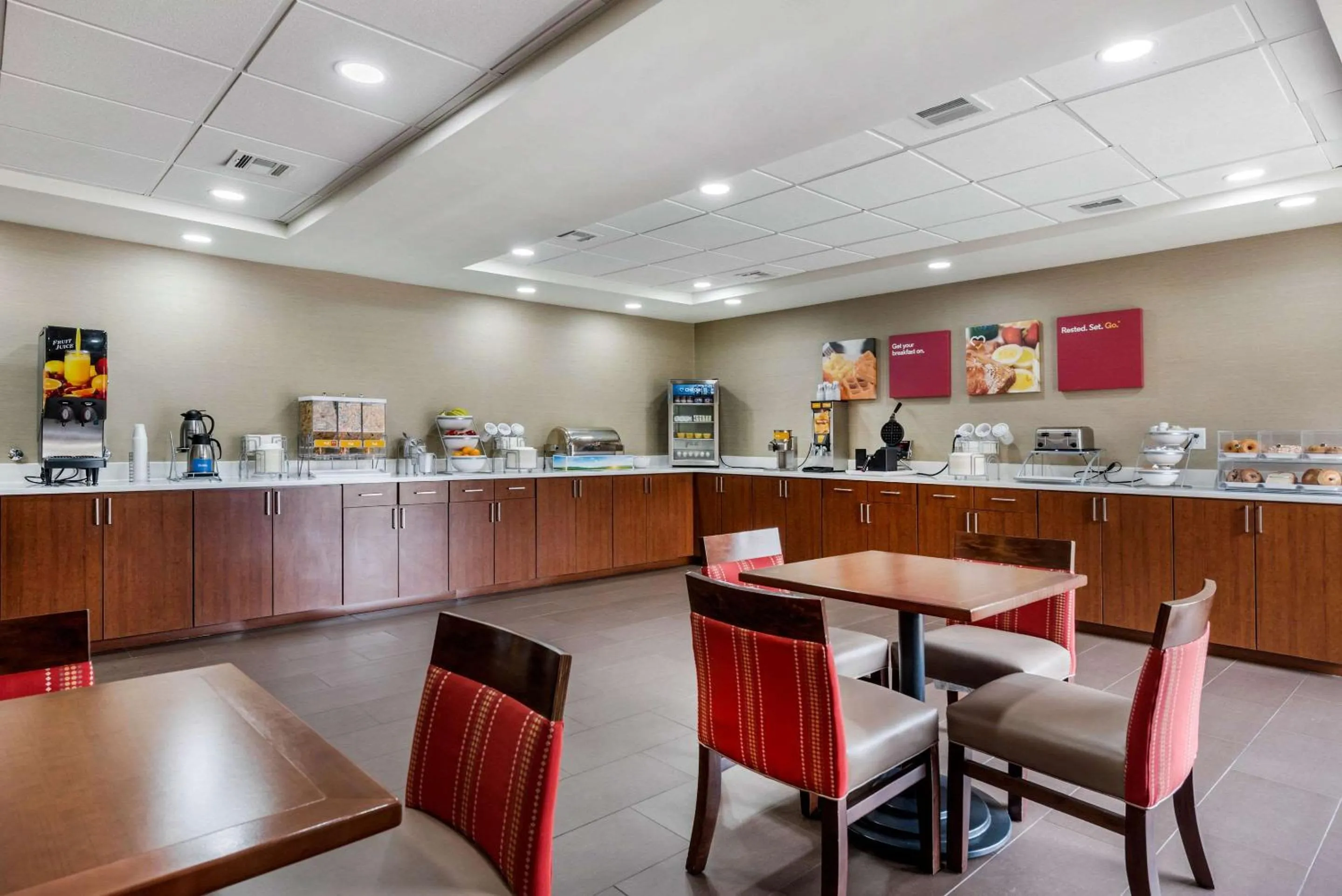 Breakfast in Comfort Suites Lafayette University Area