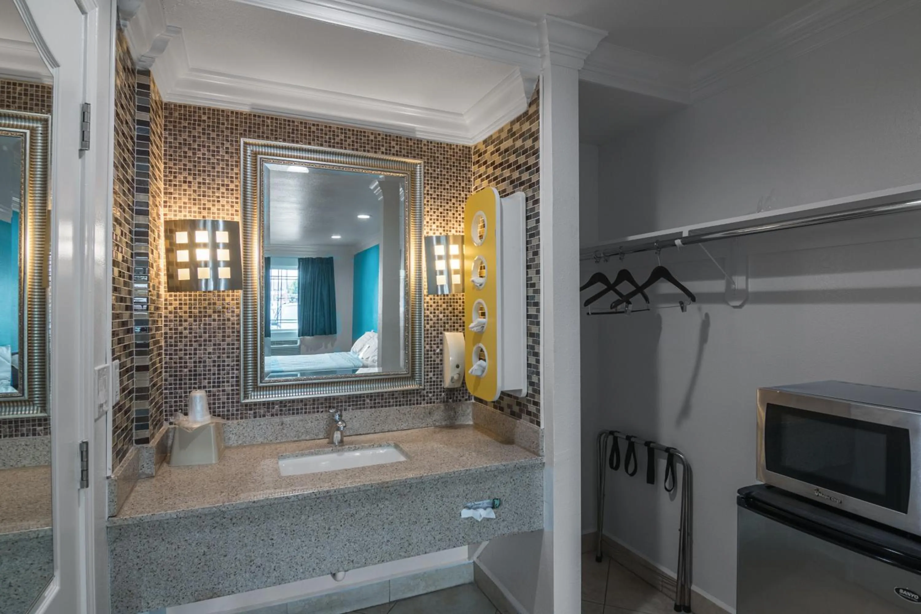 Area and facilities in Motel 6-Norwalk, CA