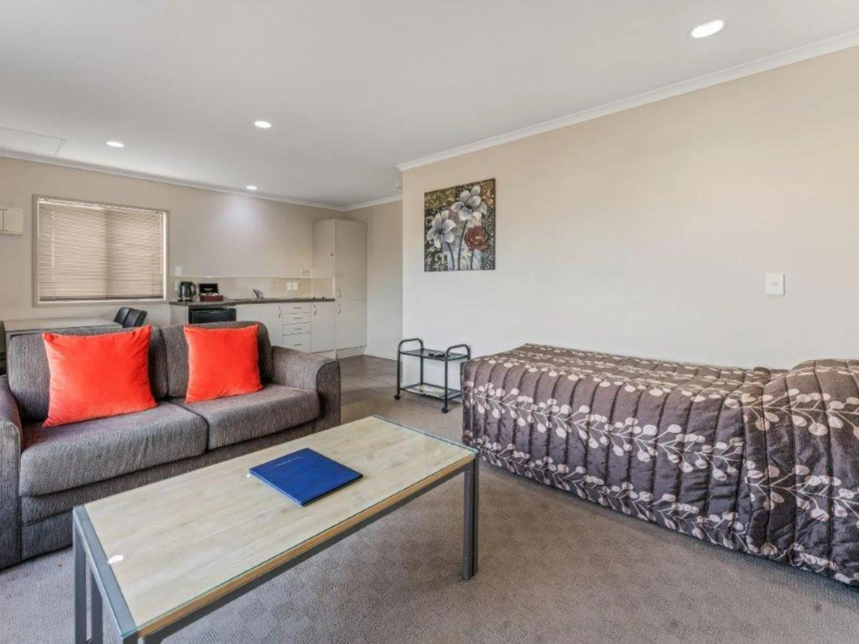 Living room in Cottage Park Thermal Motel