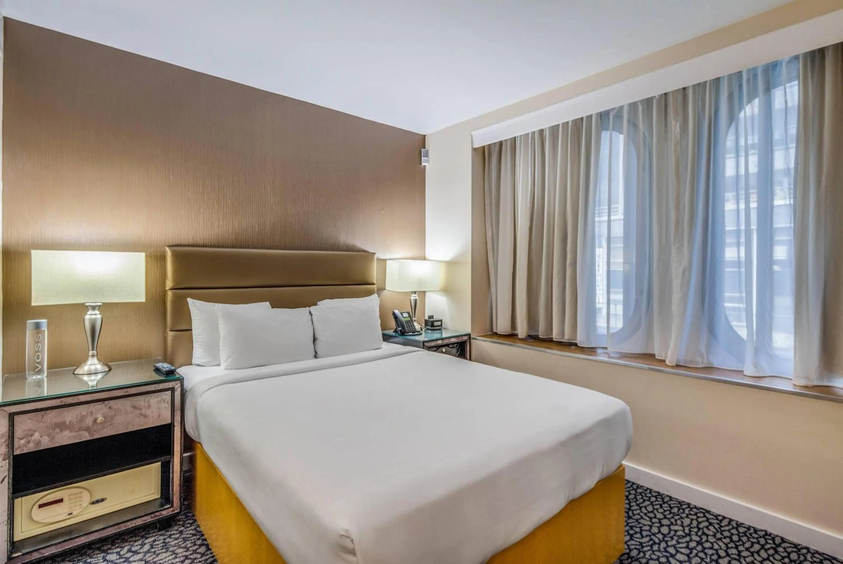 Bedroom, Bed in The Historic Blue Angel Hotel Lexington Ave, an Ascend Collection